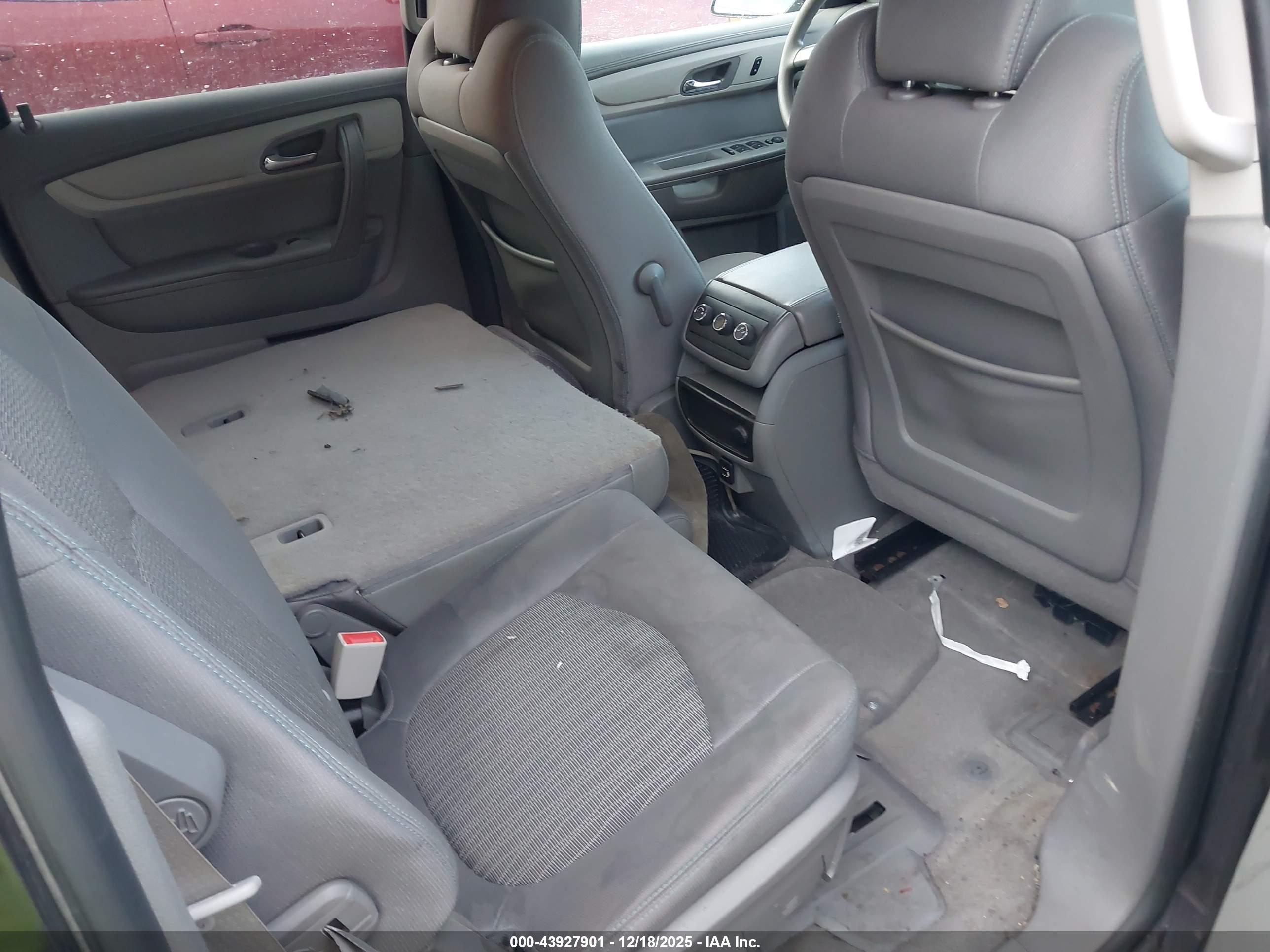 CHEVROLET TRAVERSE image 8