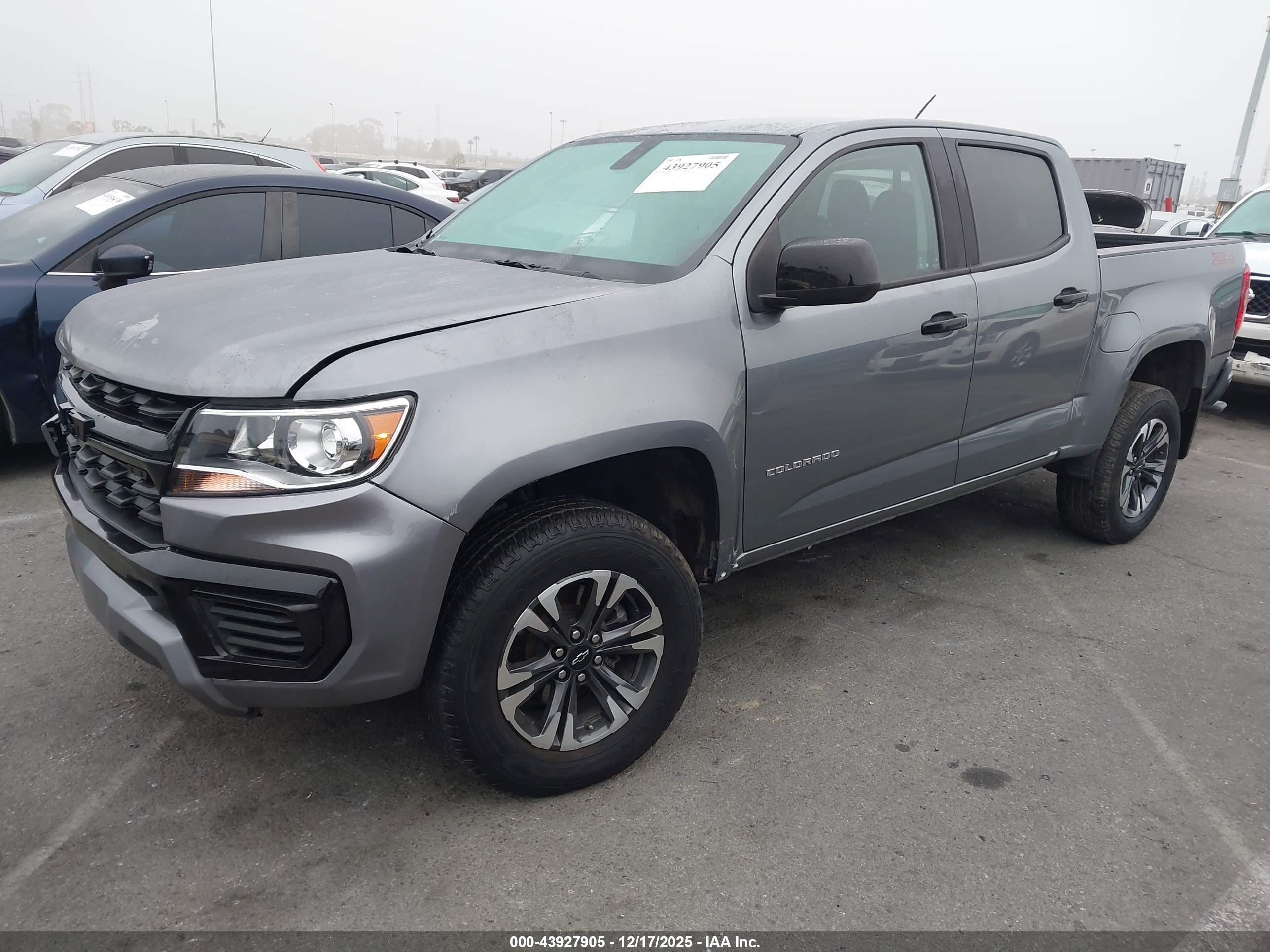CHEVROLET COLORADO image 2