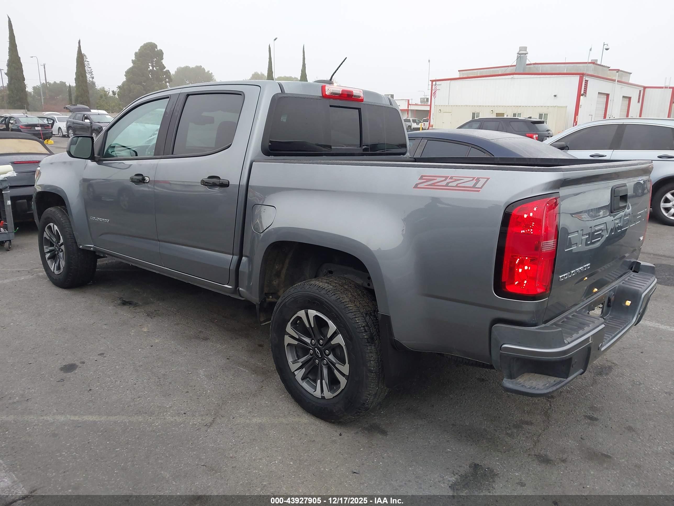CHEVROLET COLORADO image 3