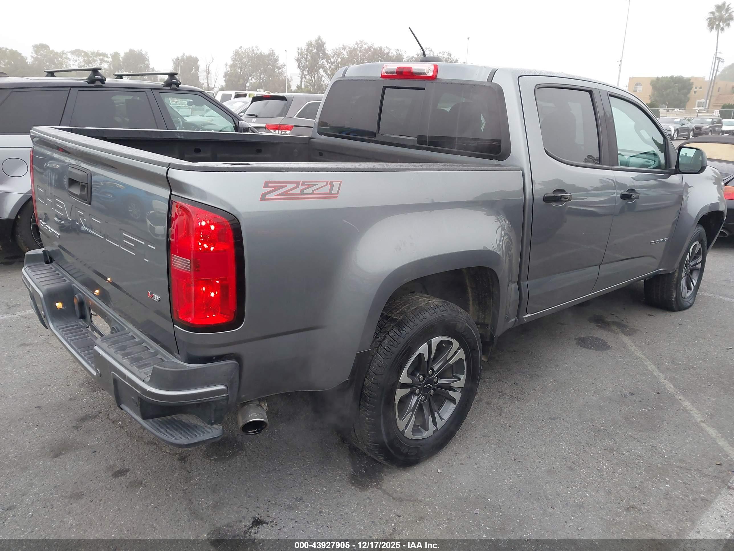 CHEVROLET COLORADO image 4