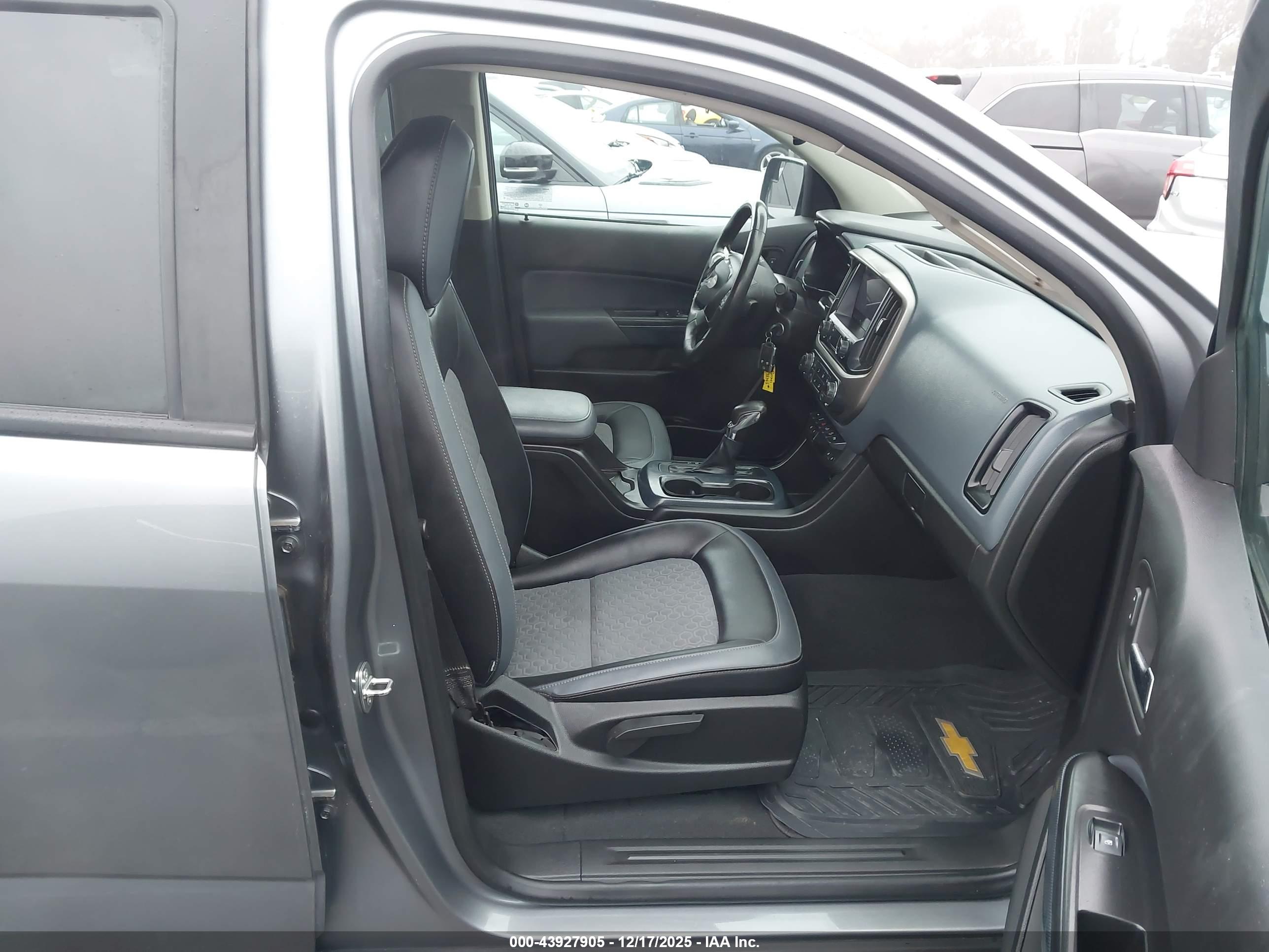 CHEVROLET COLORADO image 5
