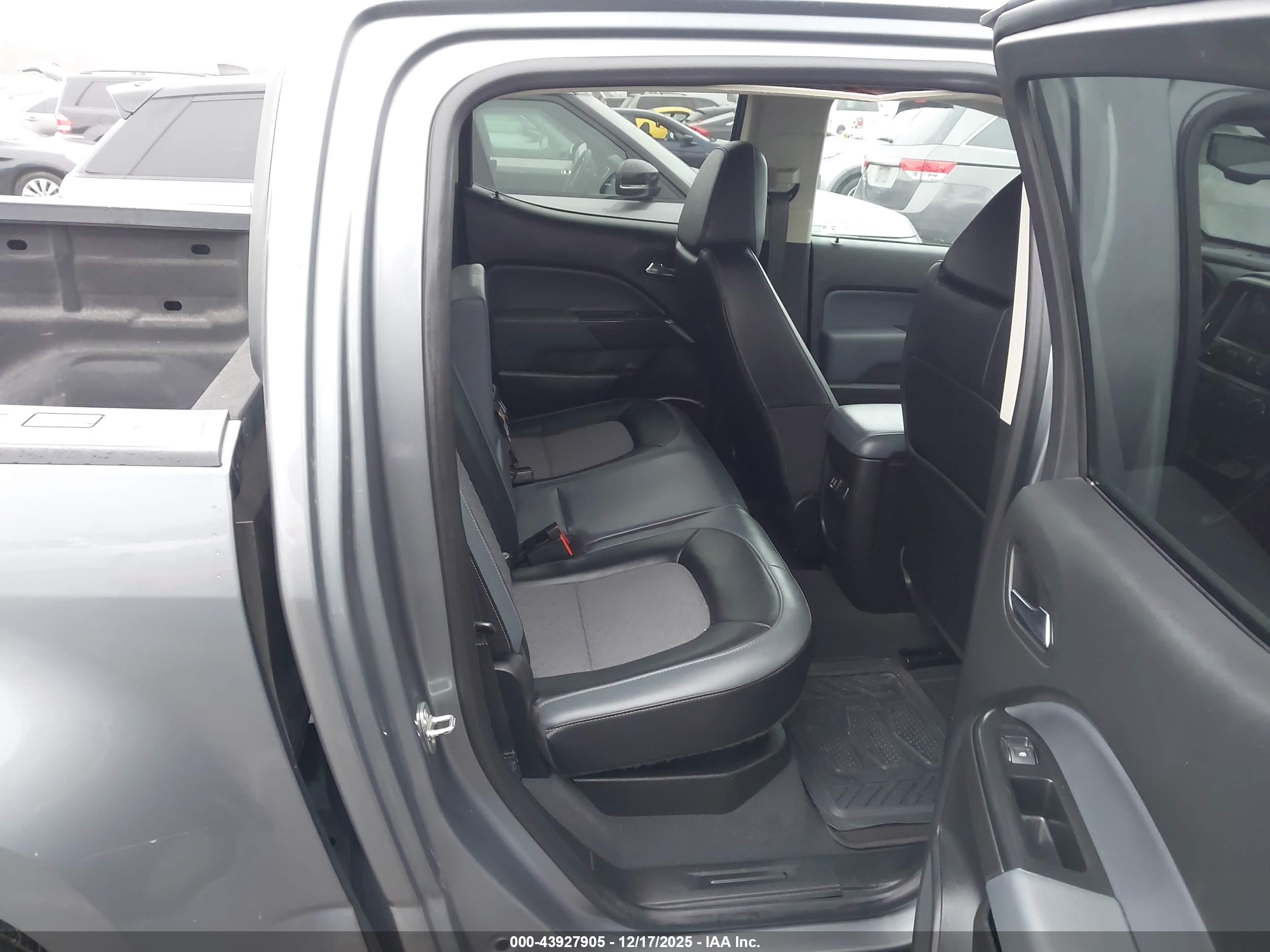 CHEVROLET COLORADO image 8