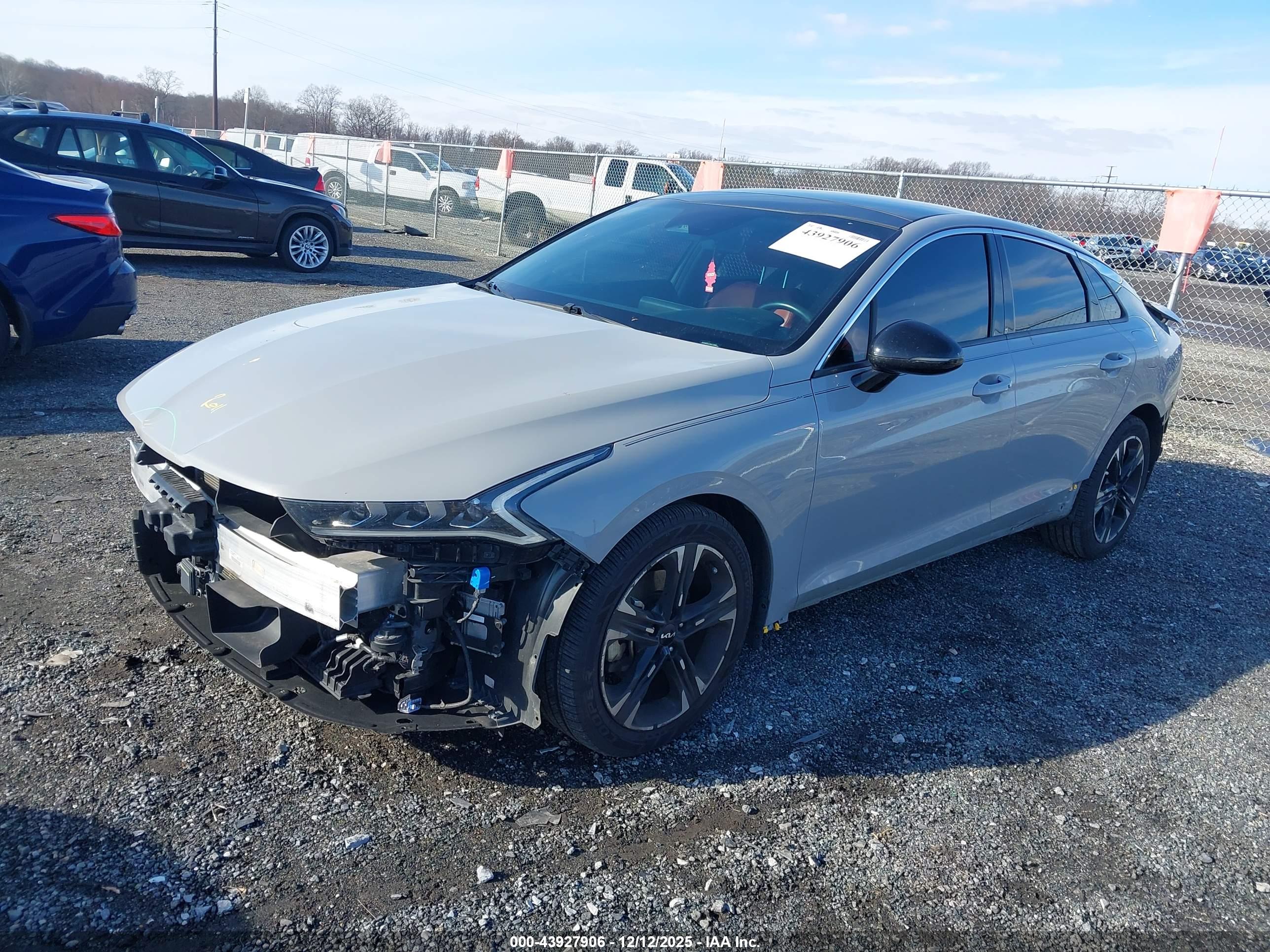 KIA K5 image 2