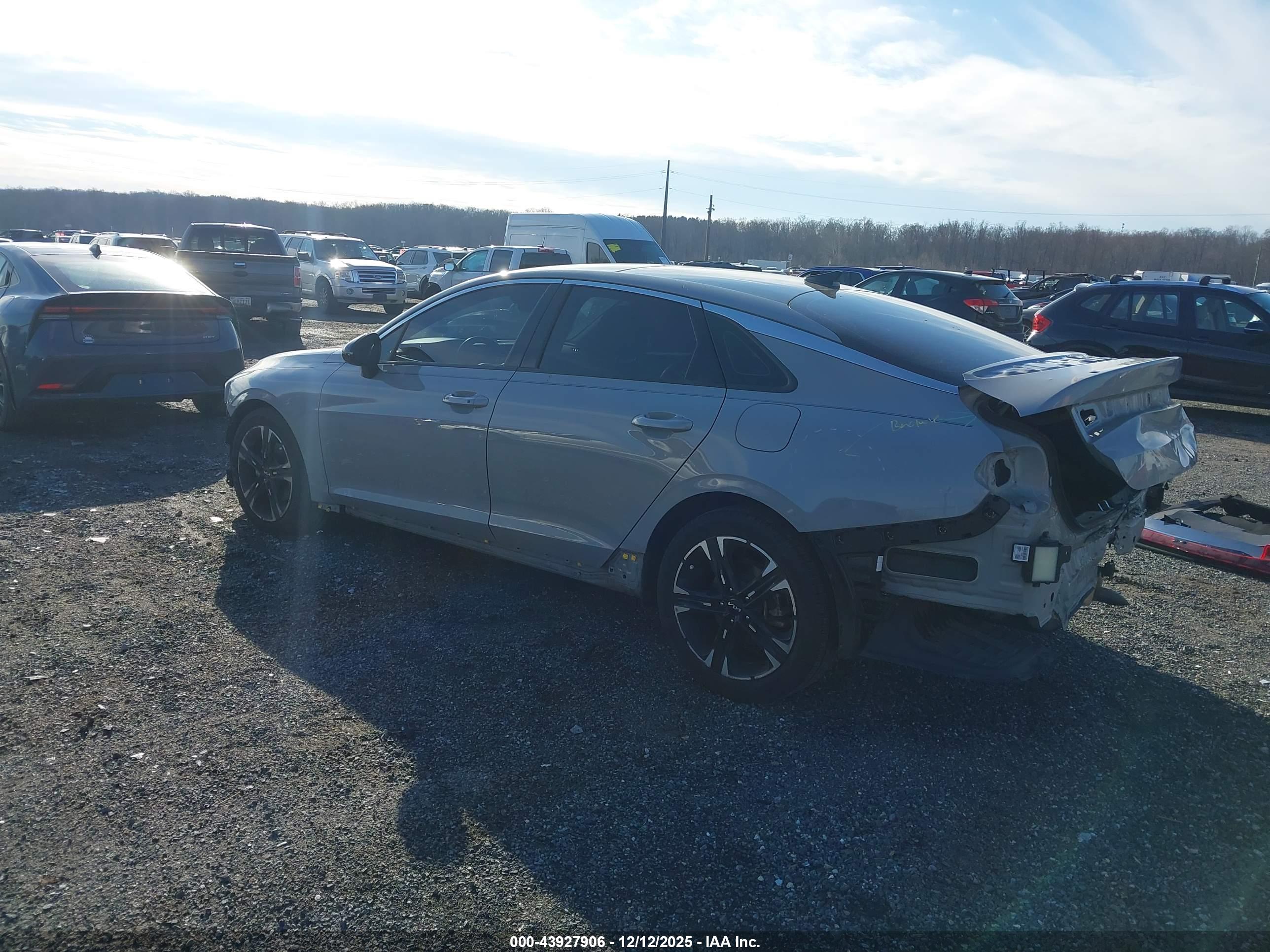 KIA K5 image 3