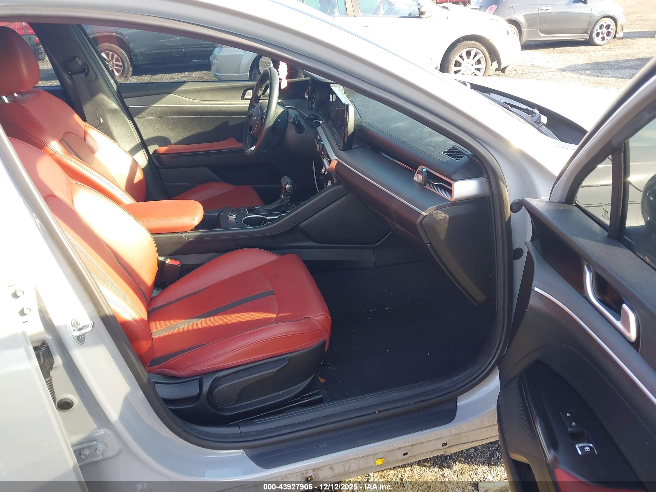 KIA K5 image 5