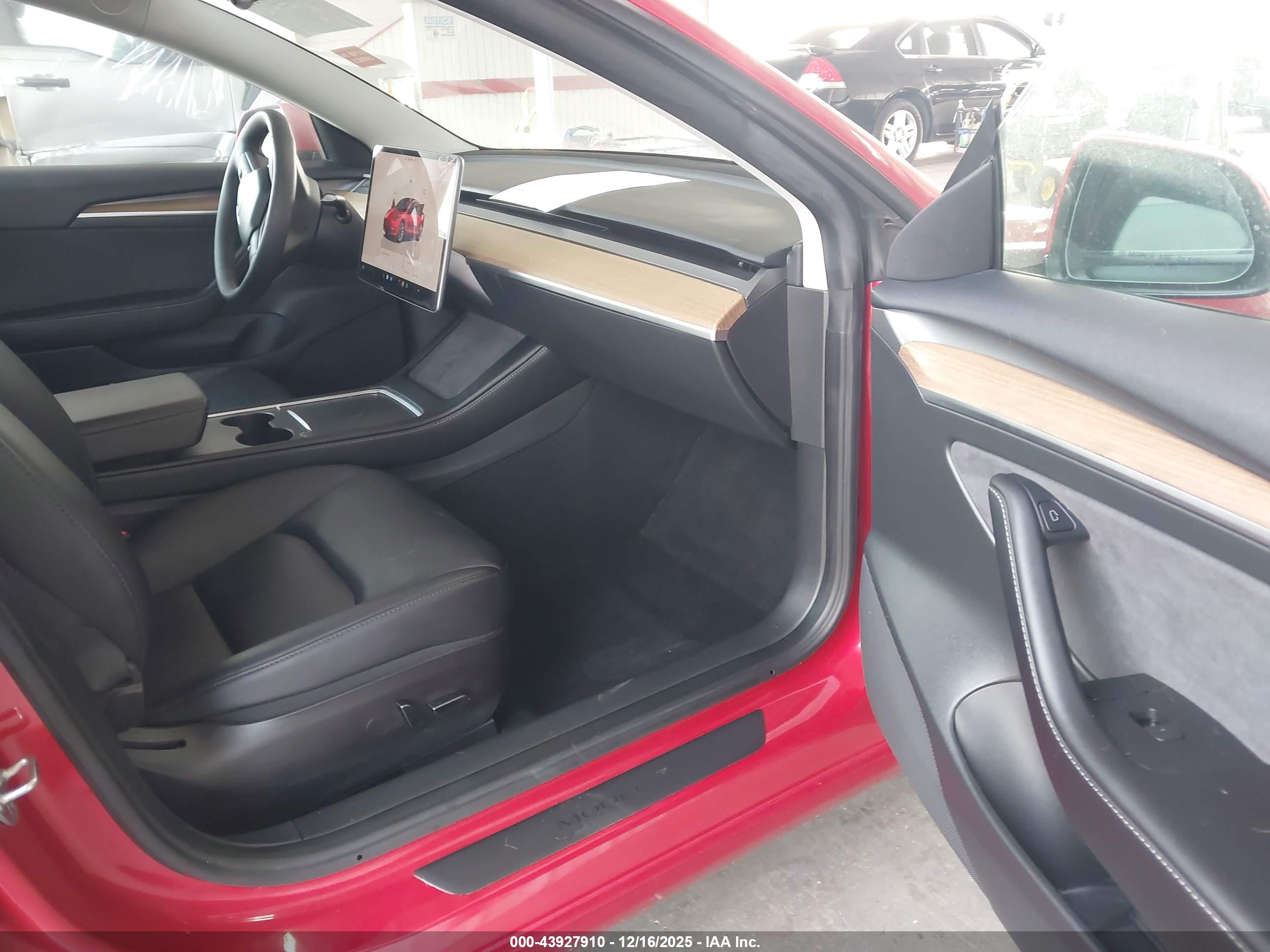 TESLA MODEL image 5
