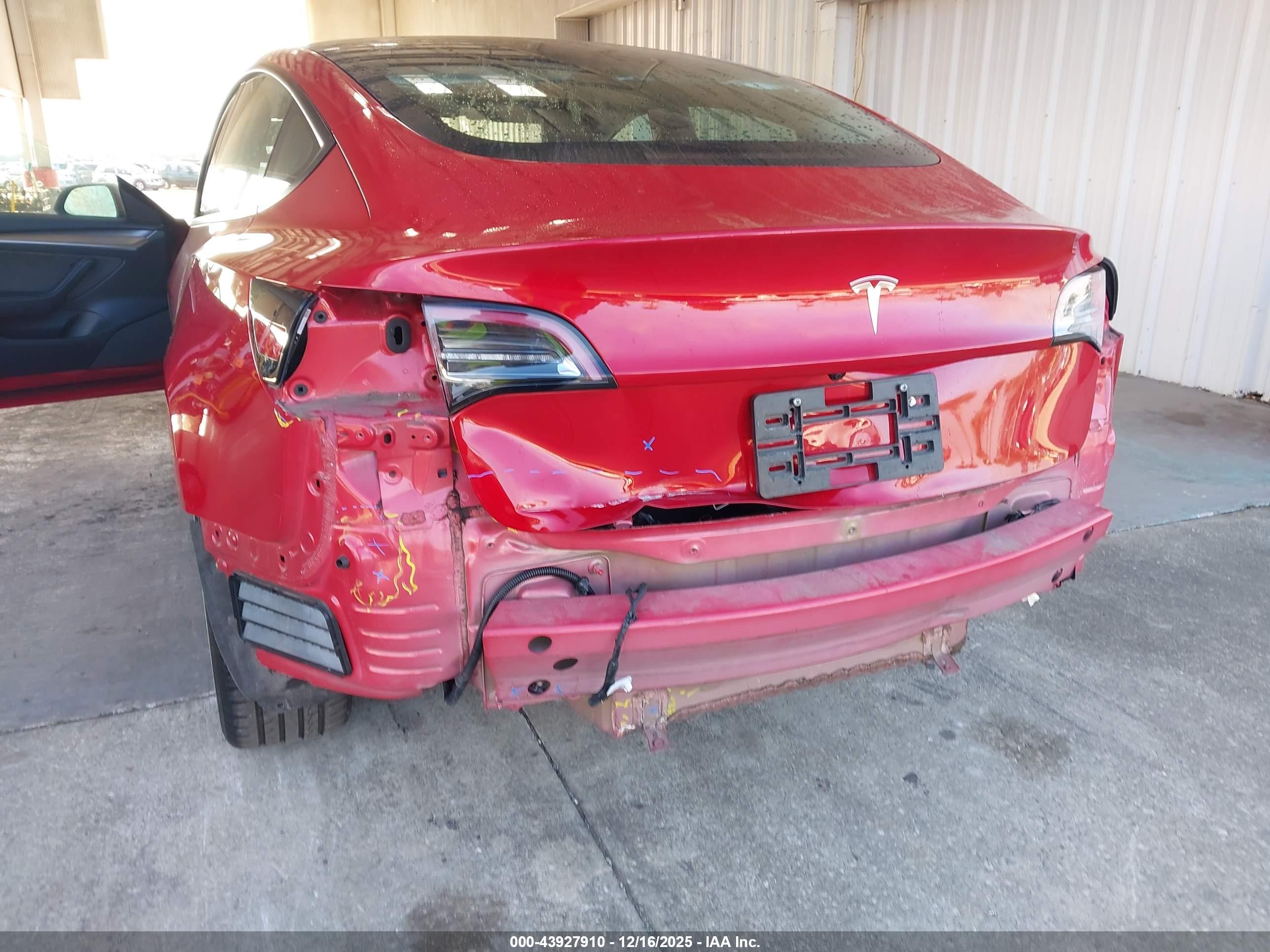 TESLA MODEL image 6