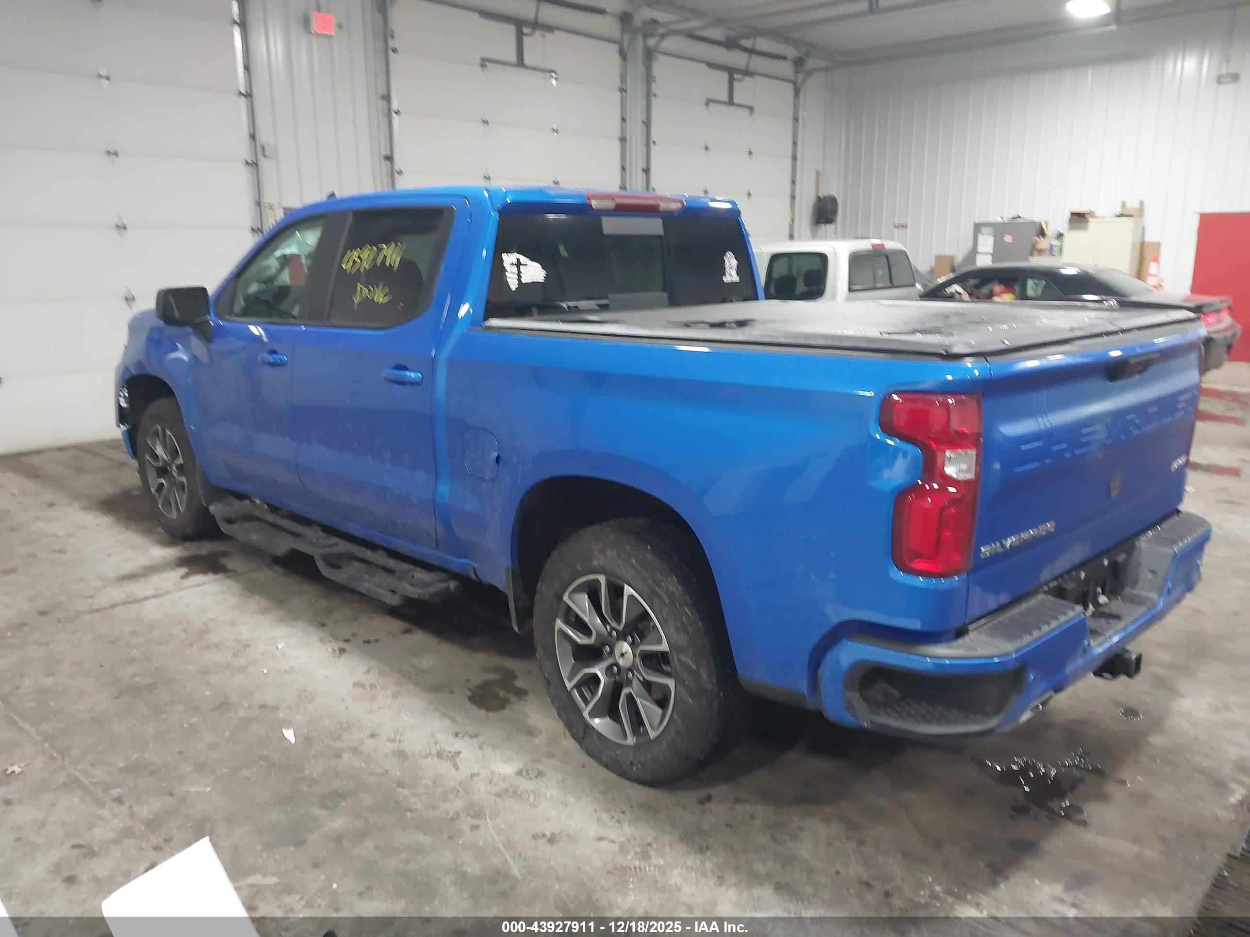 CHEVROLET SILVERADO image 3
