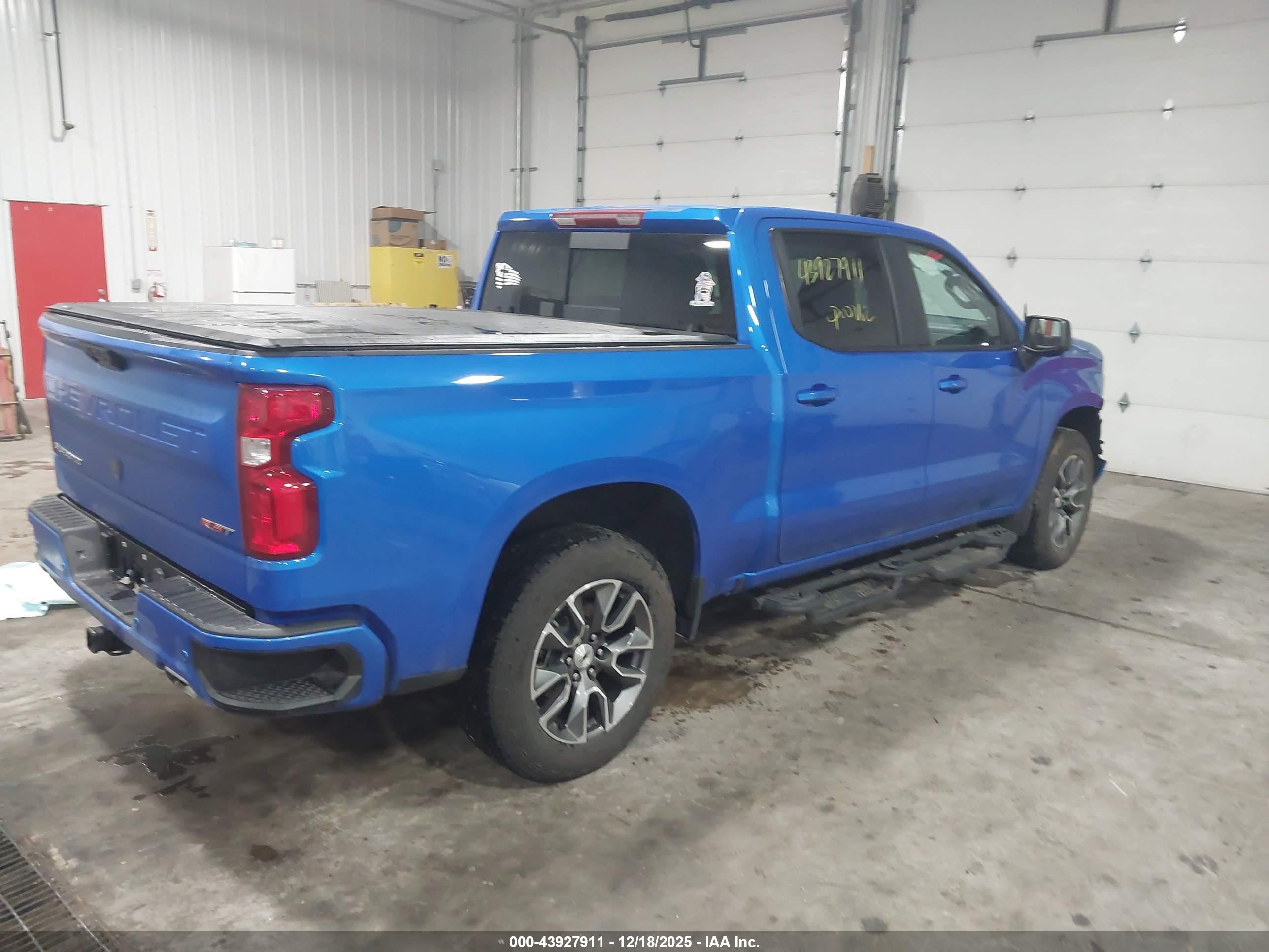 CHEVROLET SILVERADO image 4