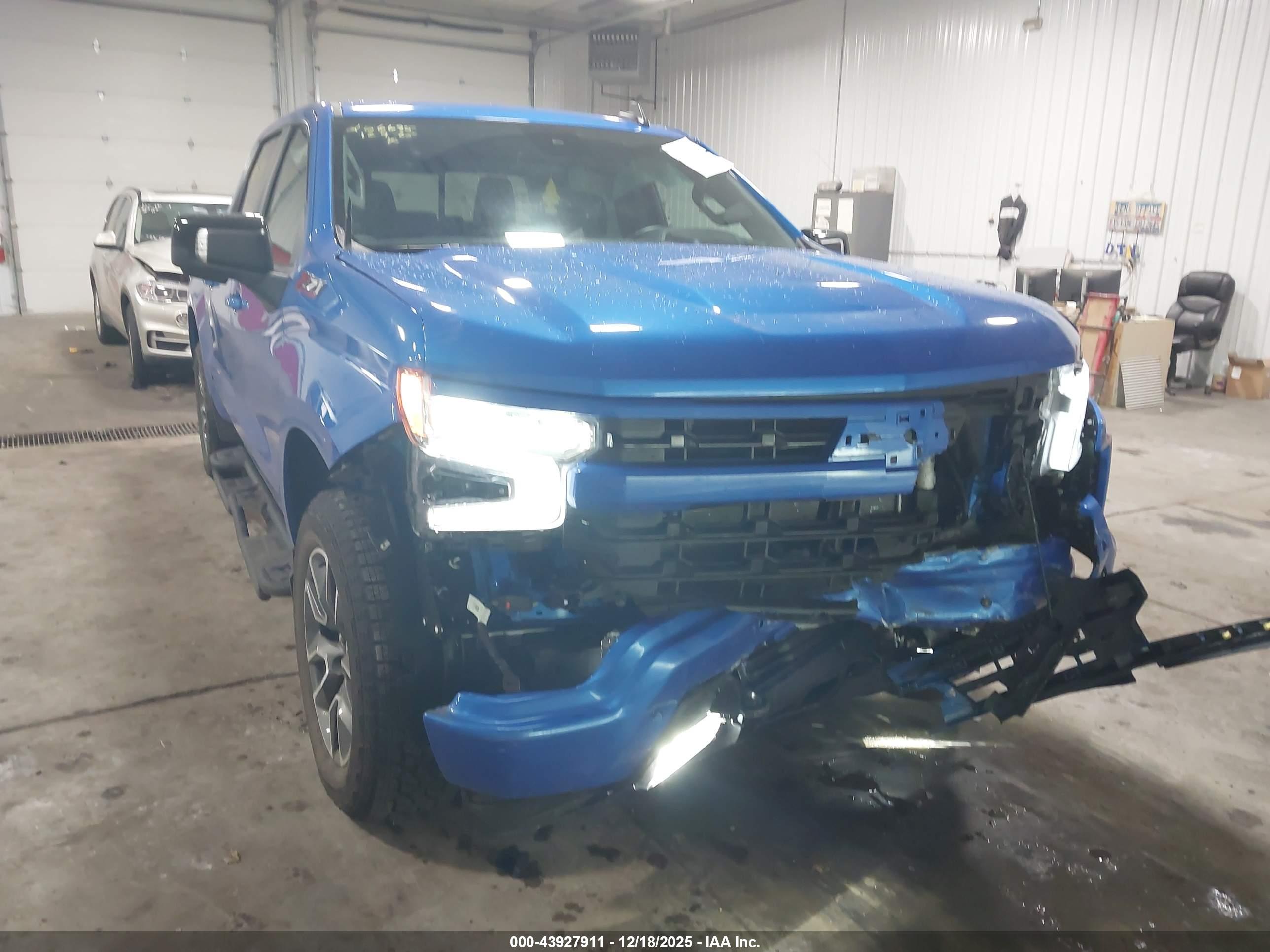 CHEVROLET SILVERADO image 6