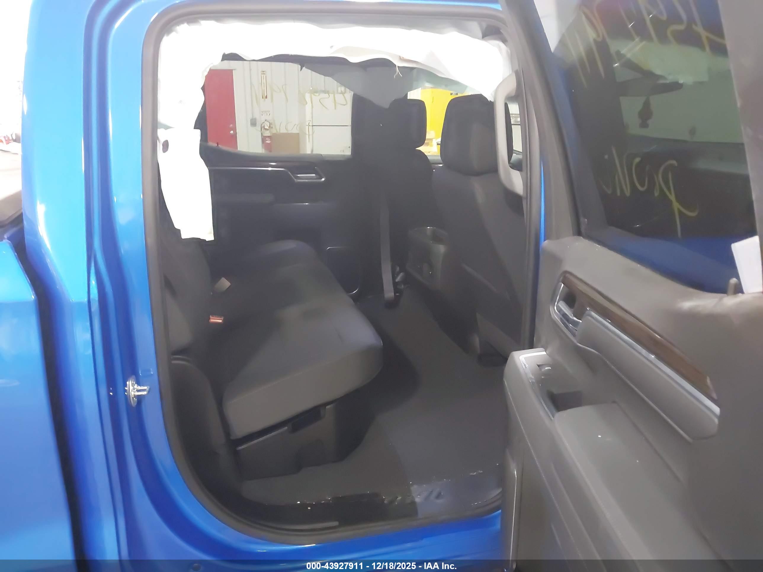 CHEVROLET SILVERADO image 8