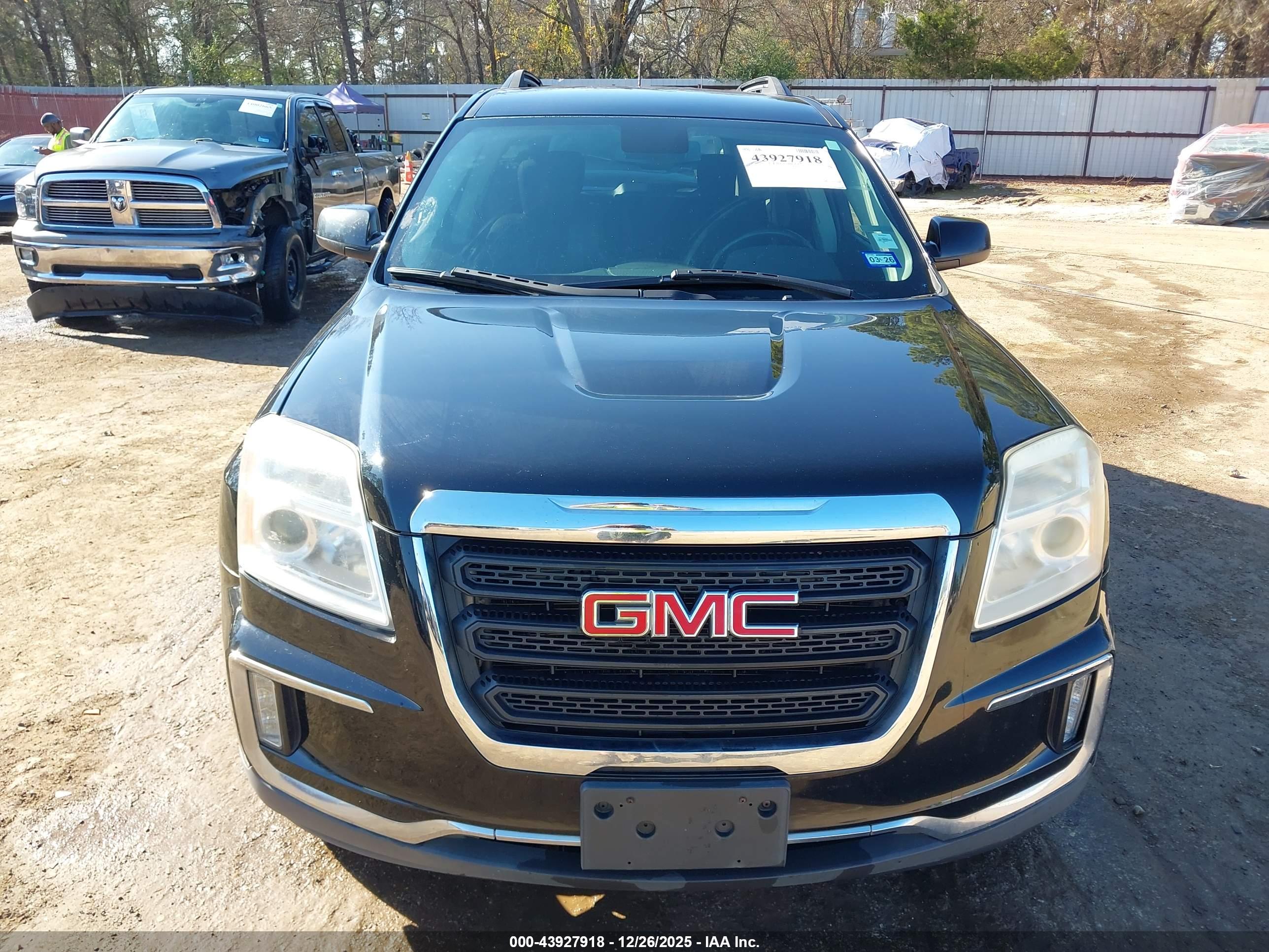 GMC TERRAIN image 6
