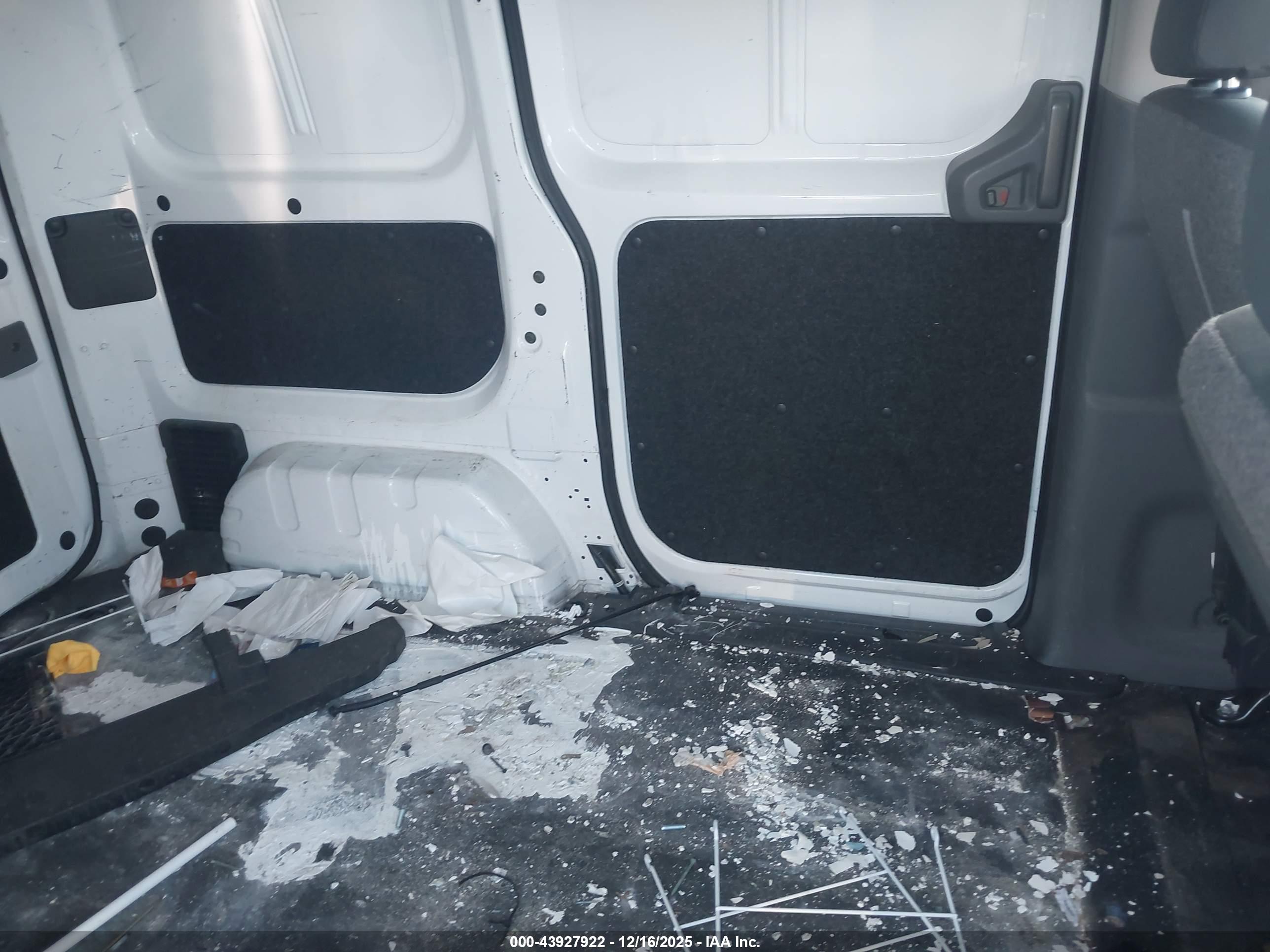 NISSAN NV200 image 8
