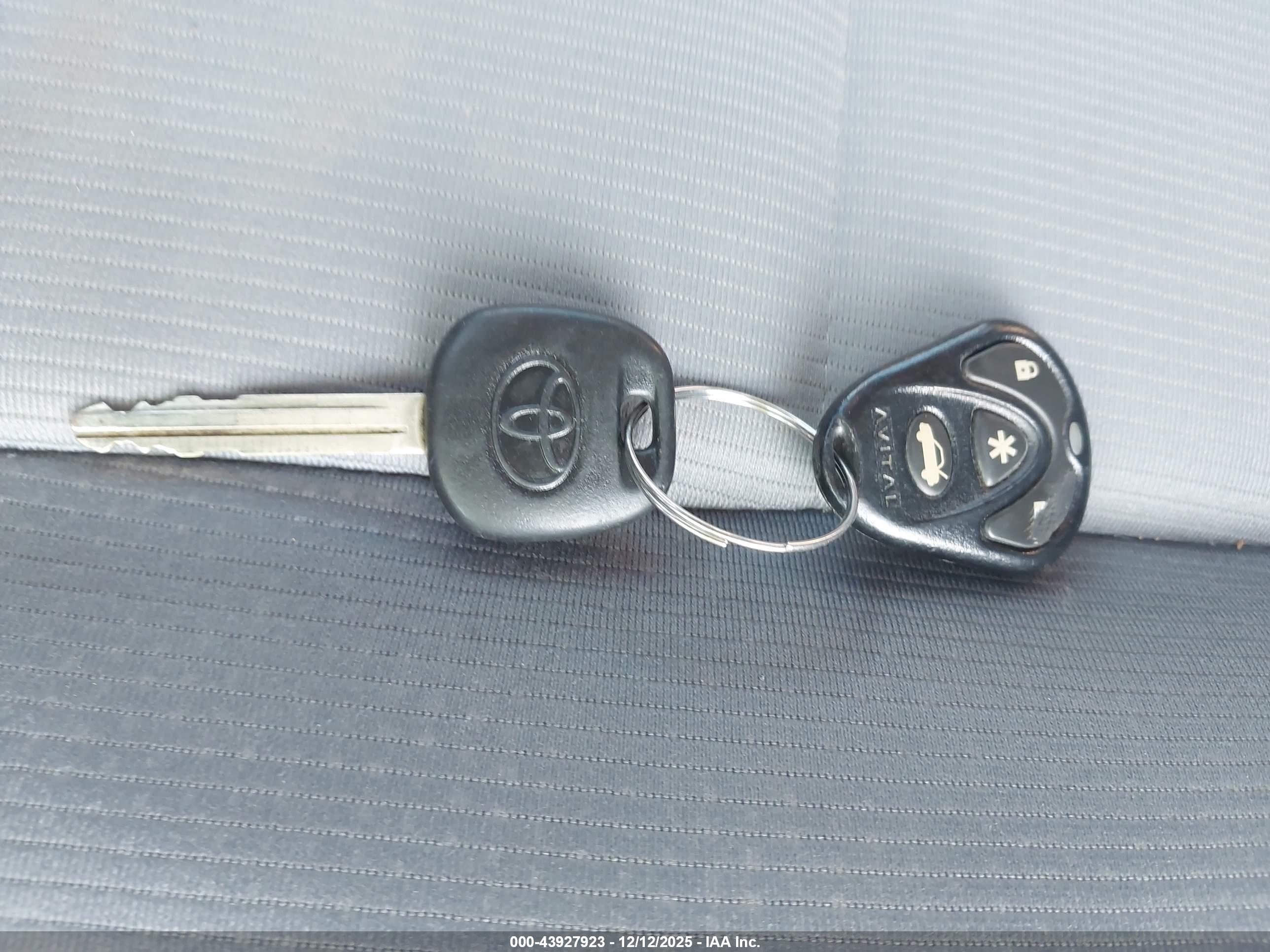 TOYOTA COROLLA image 11
