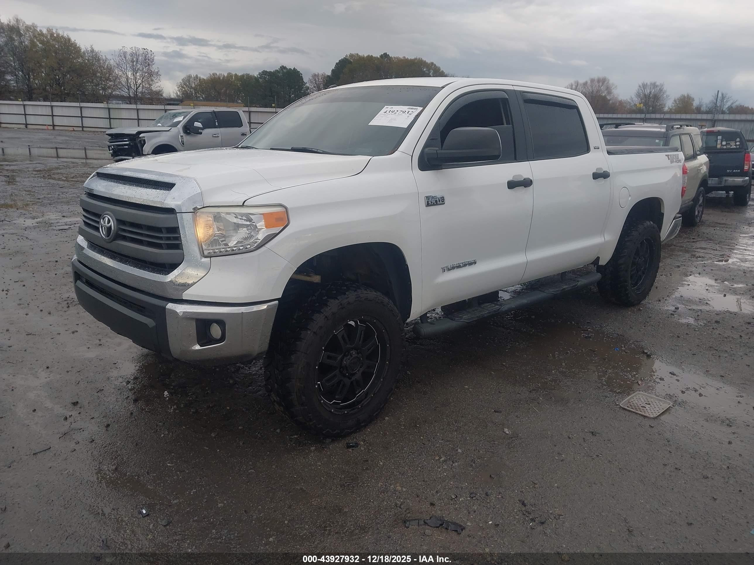 TOYOTA TUNDRA image 2