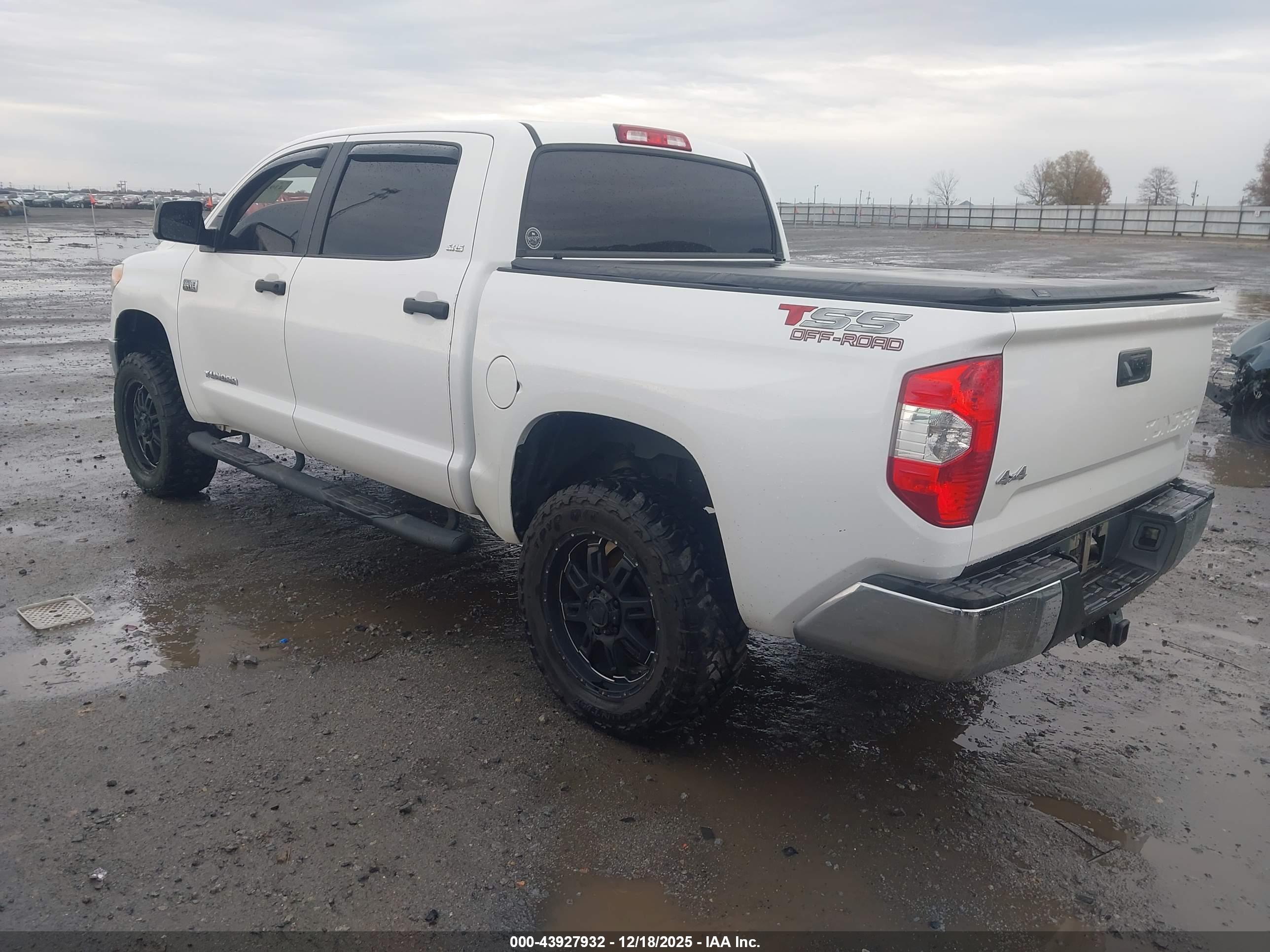 TOYOTA TUNDRA image 3