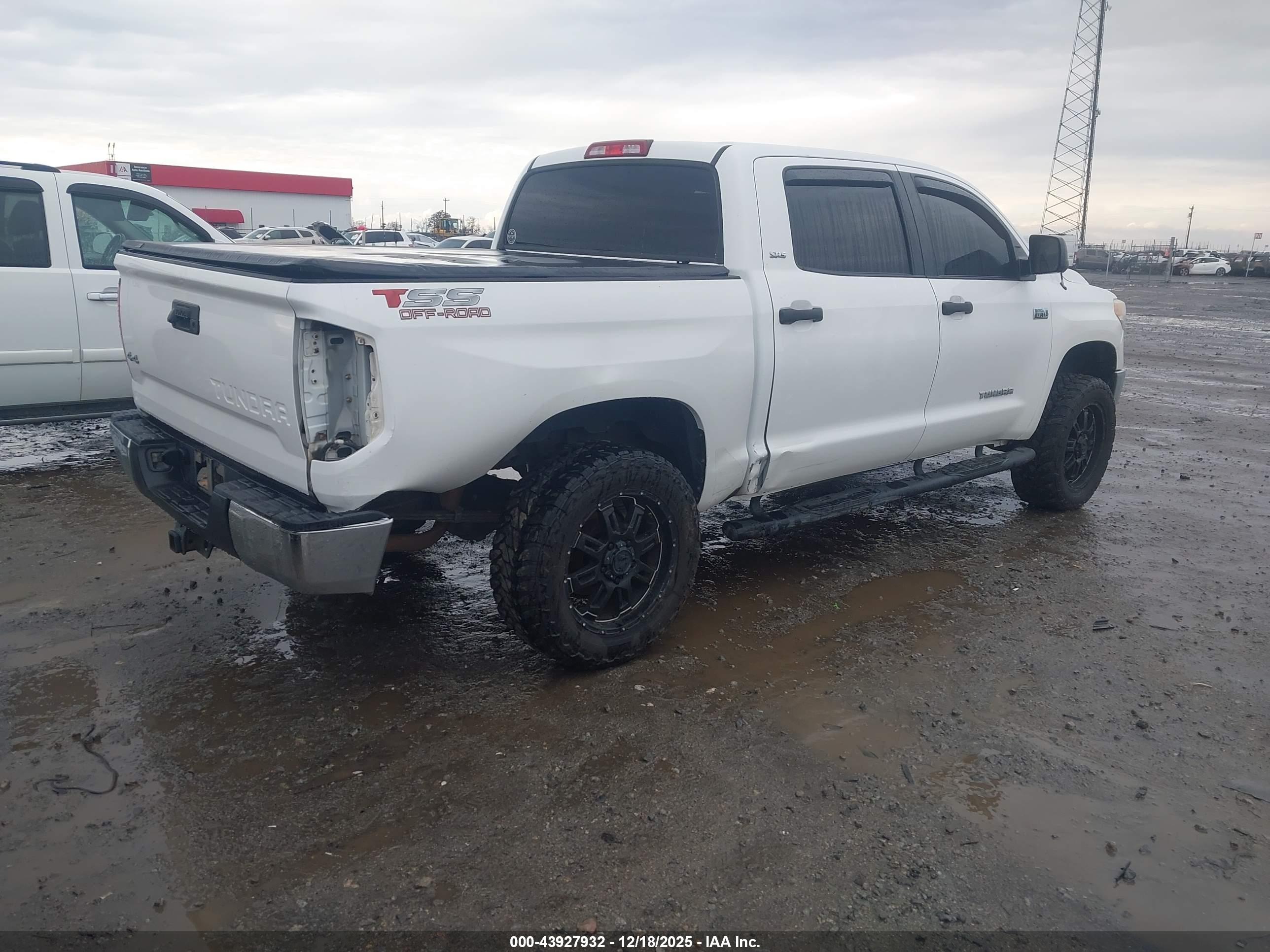 TOYOTA TUNDRA image 4