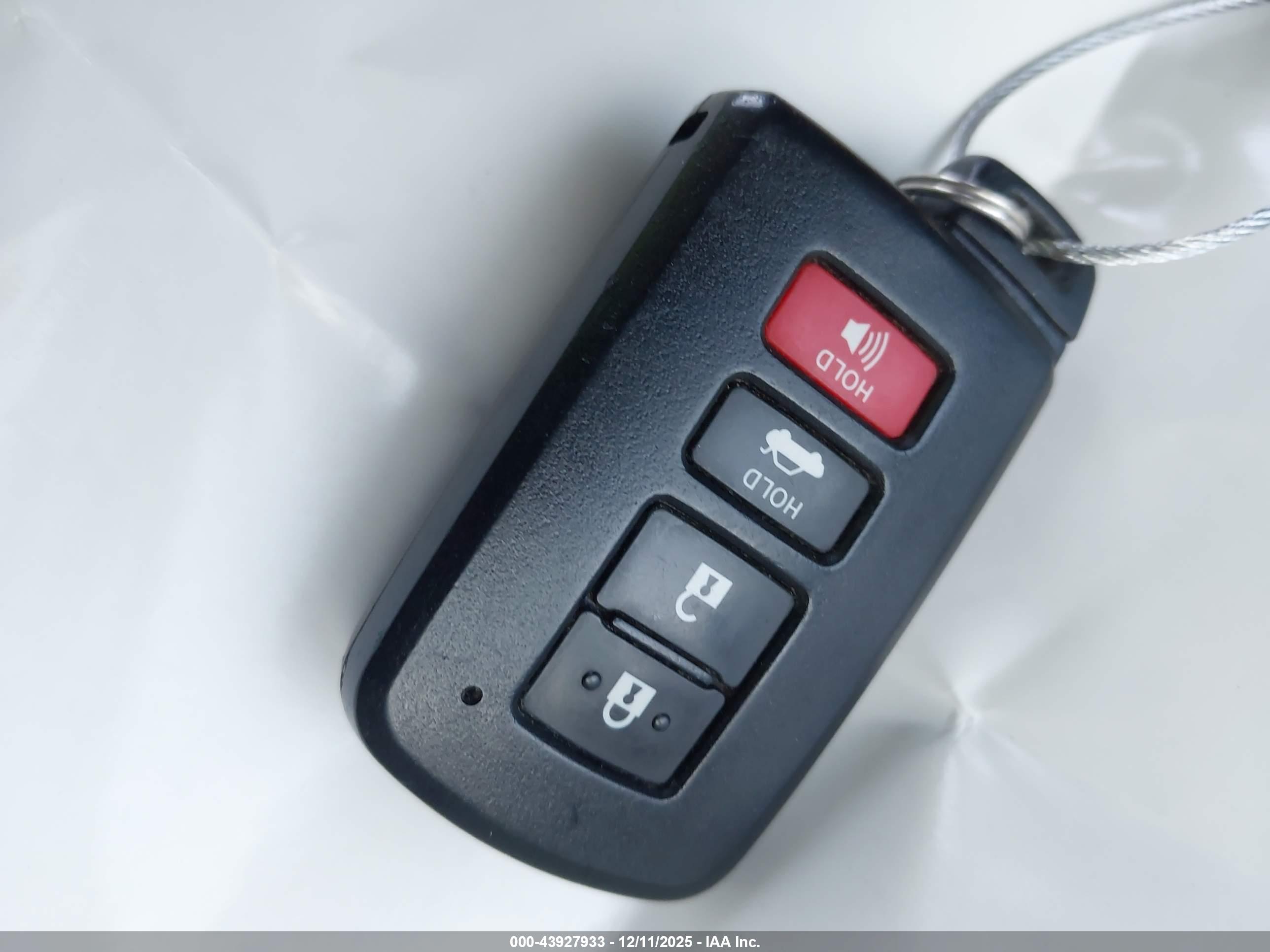 TOYOTA CAMRY image 11