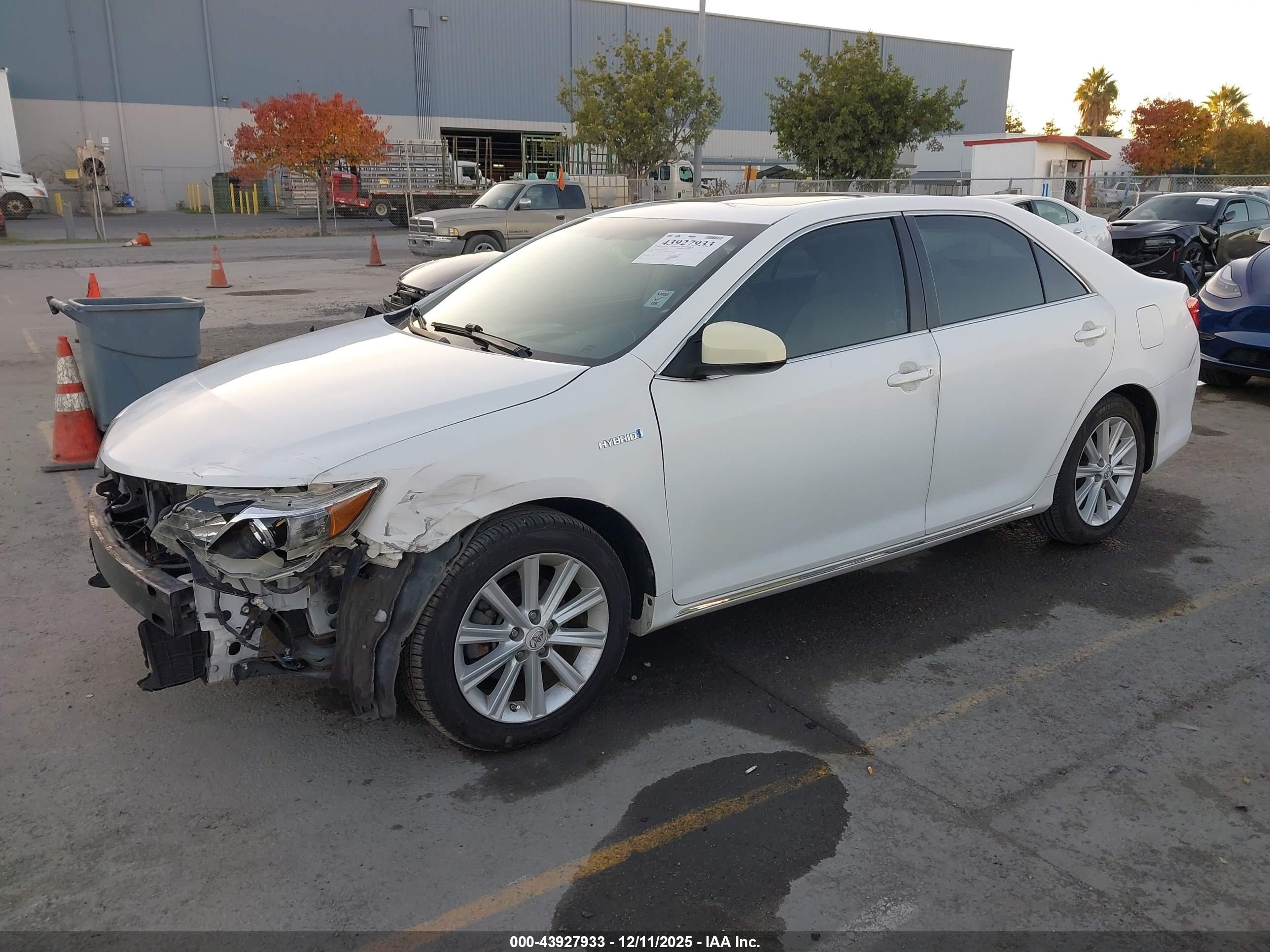 TOYOTA CAMRY image 2