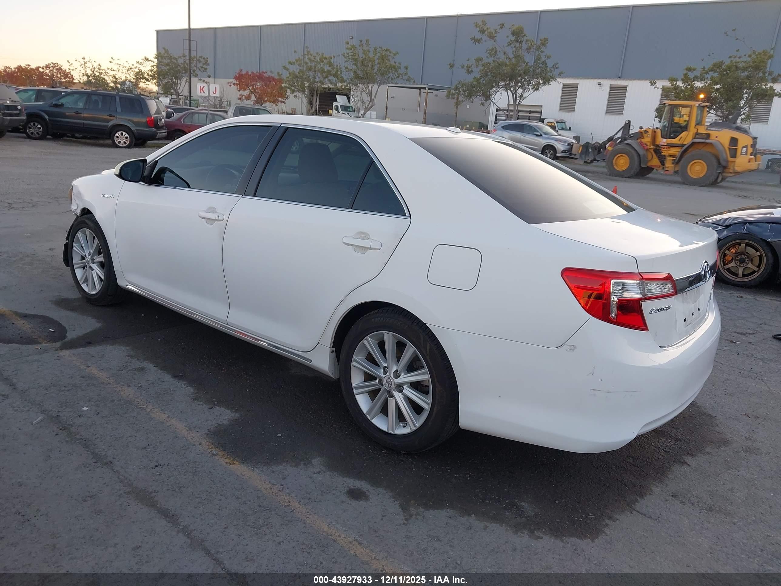 TOYOTA CAMRY image 3