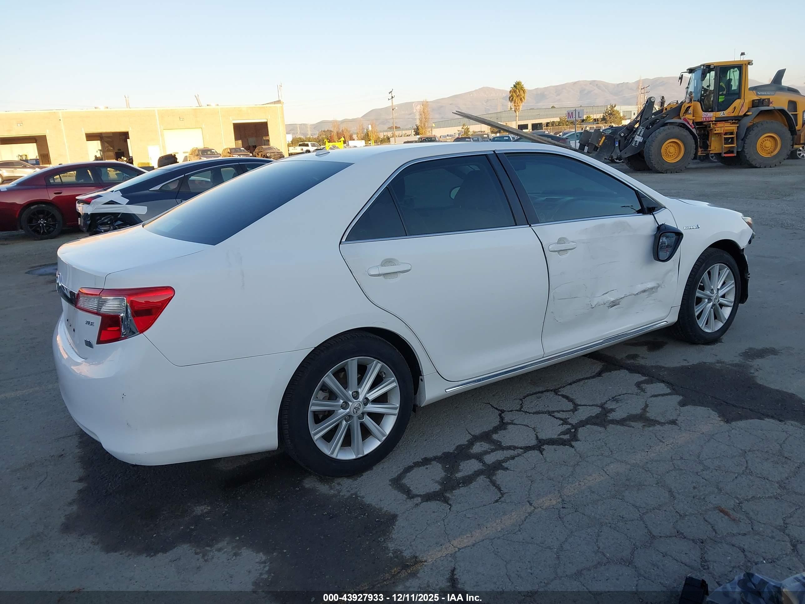 TOYOTA CAMRY image 4