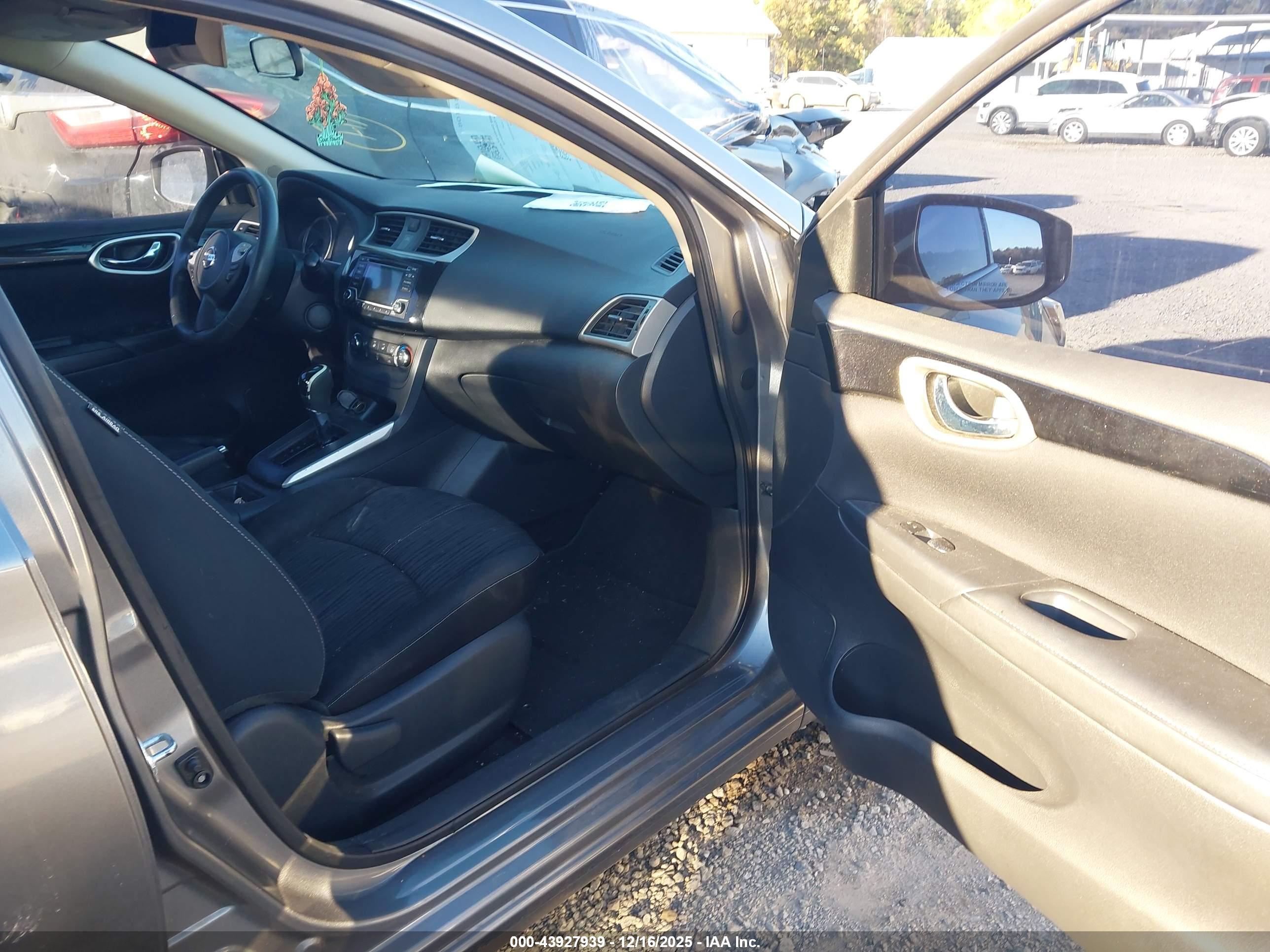 NISSAN SENTRA image 5