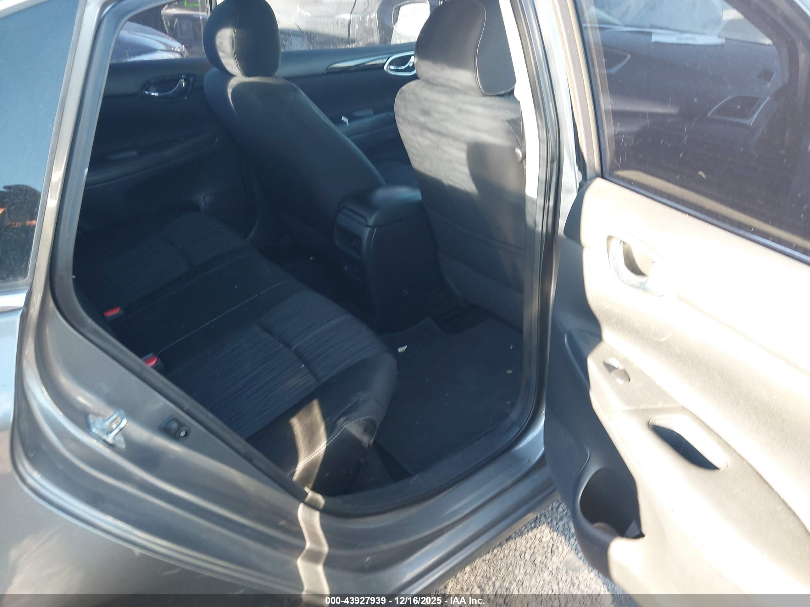 NISSAN SENTRA image 8