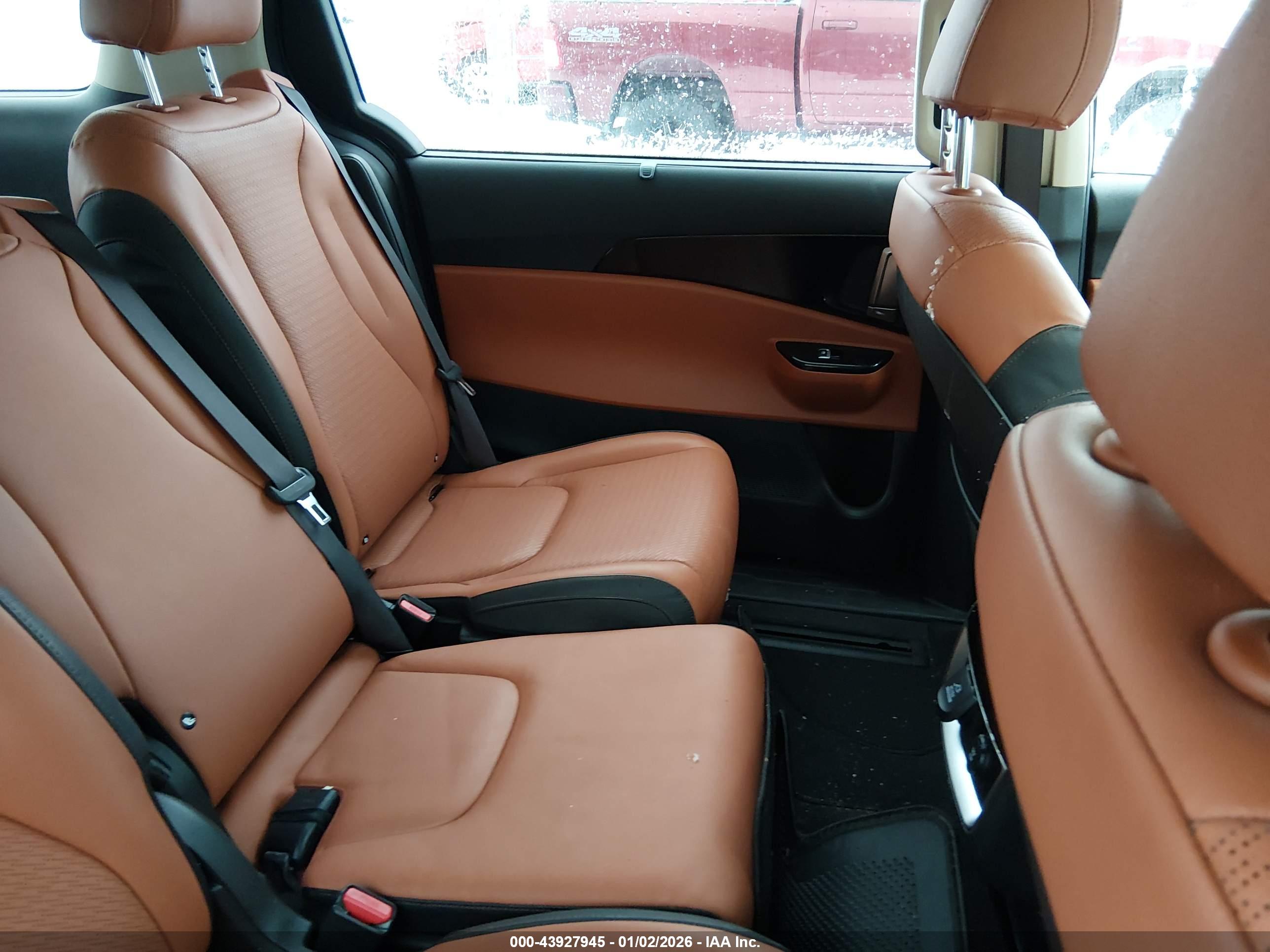 KIA CARNIVAL image 8
