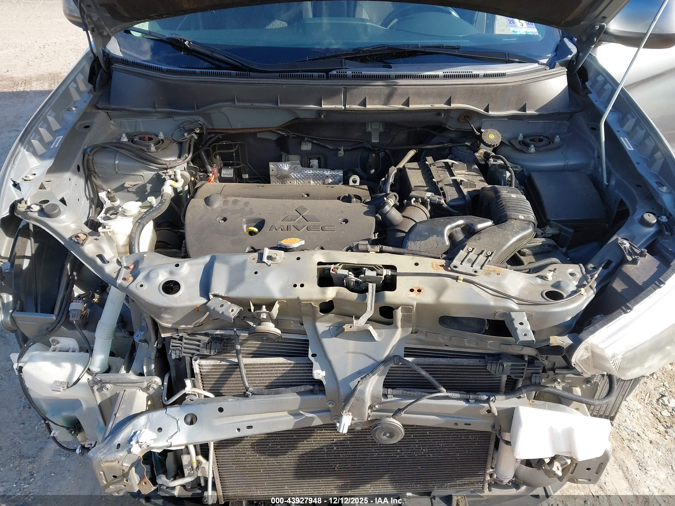 MITSUBISHI OUTLANDER image 10