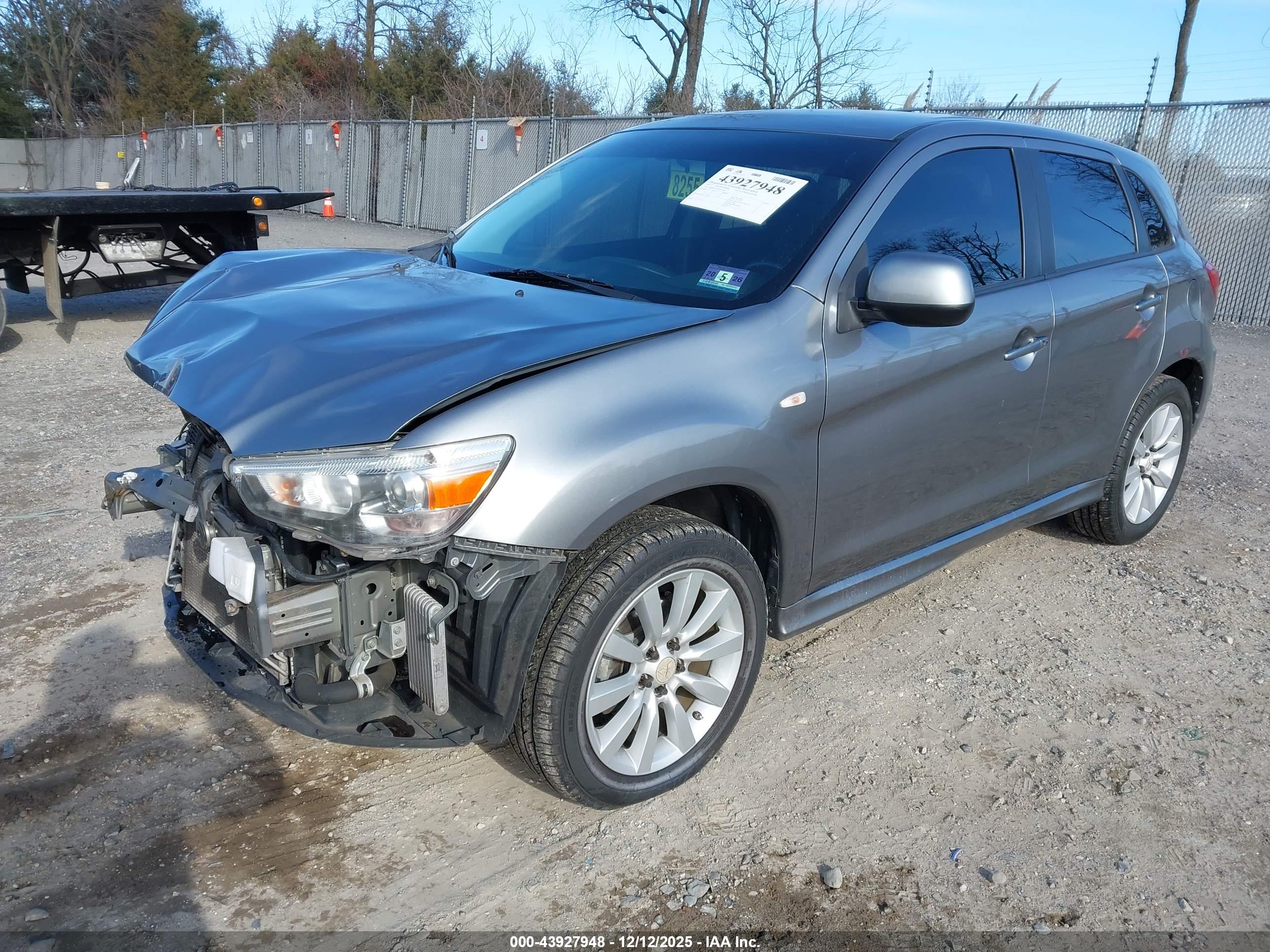 MITSUBISHI OUTLANDER image 2