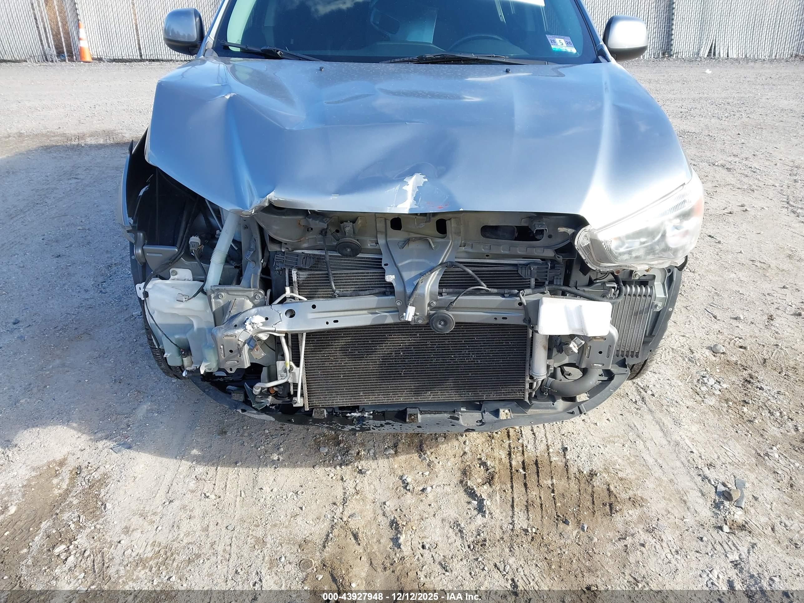MITSUBISHI OUTLANDER image 6