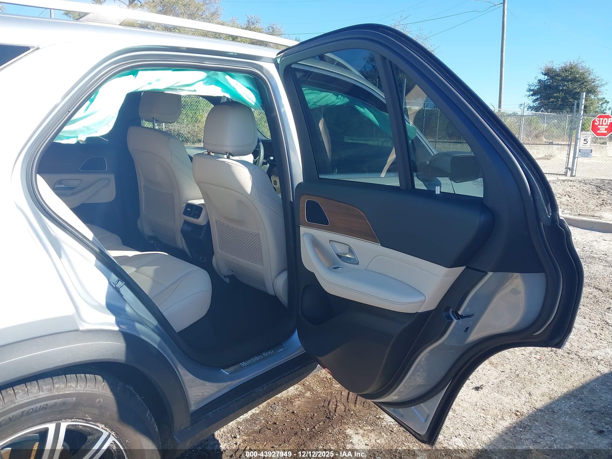 MERCEDES-BENZ GLE image 8