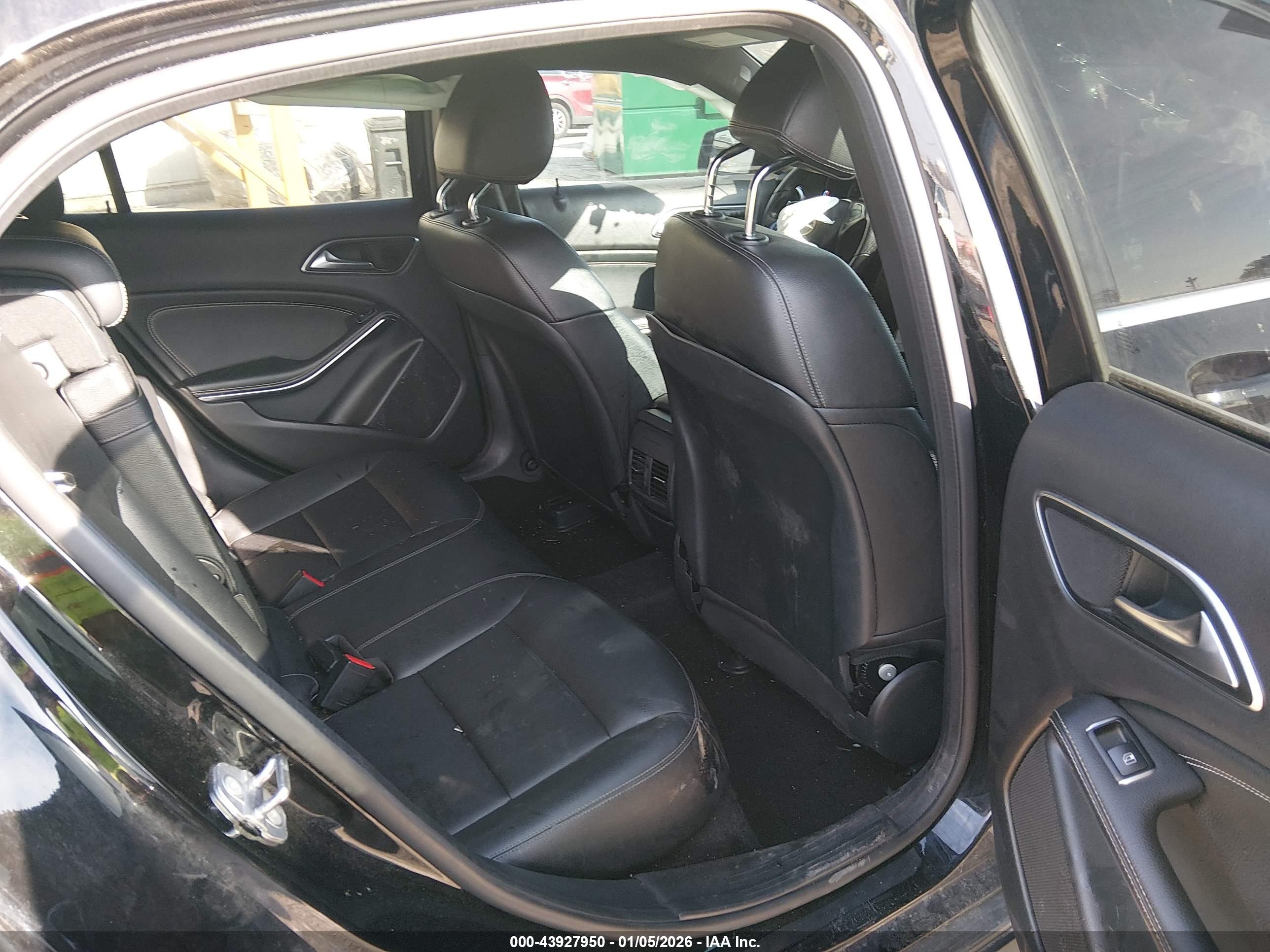 MERCEDES-BENZ GLA image 8