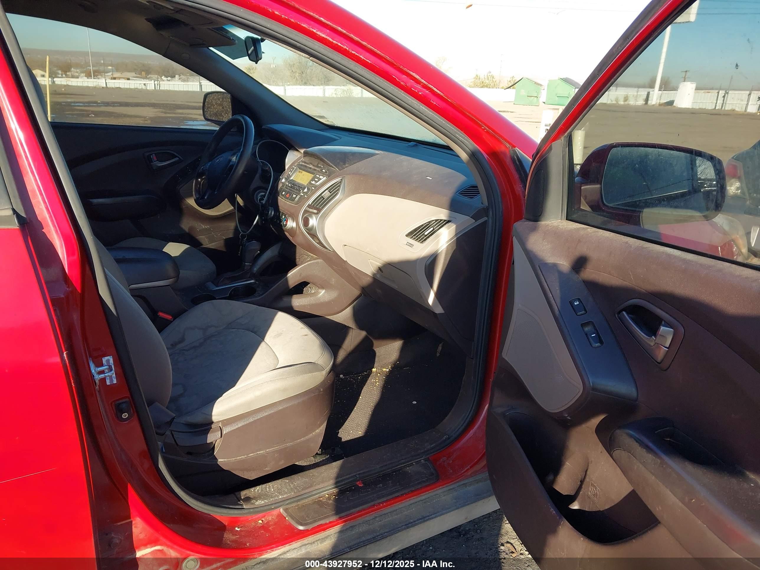 HYUNDAI TUCSON image 5