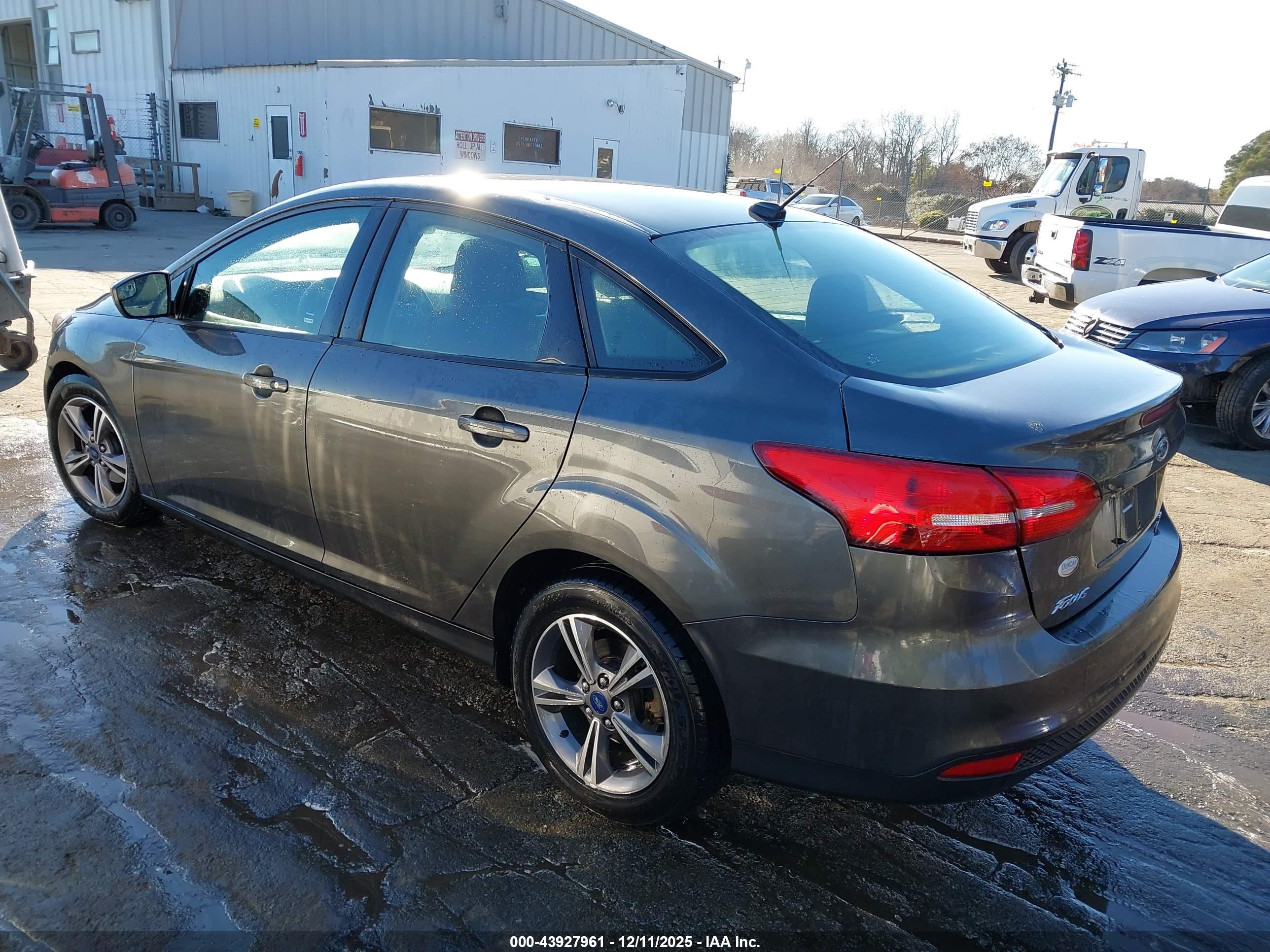 FORD FOCUS image 3