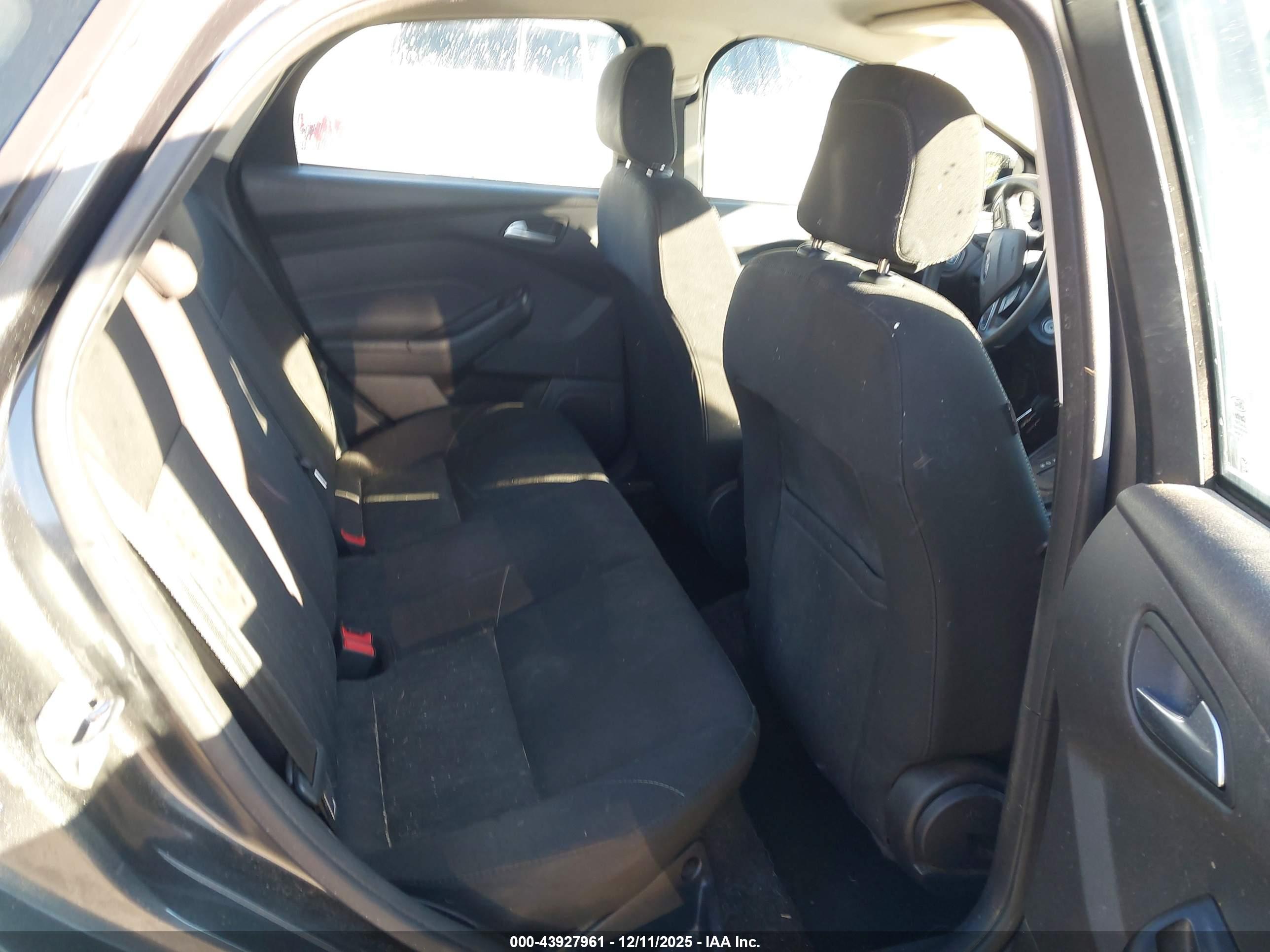 FORD FOCUS image 8