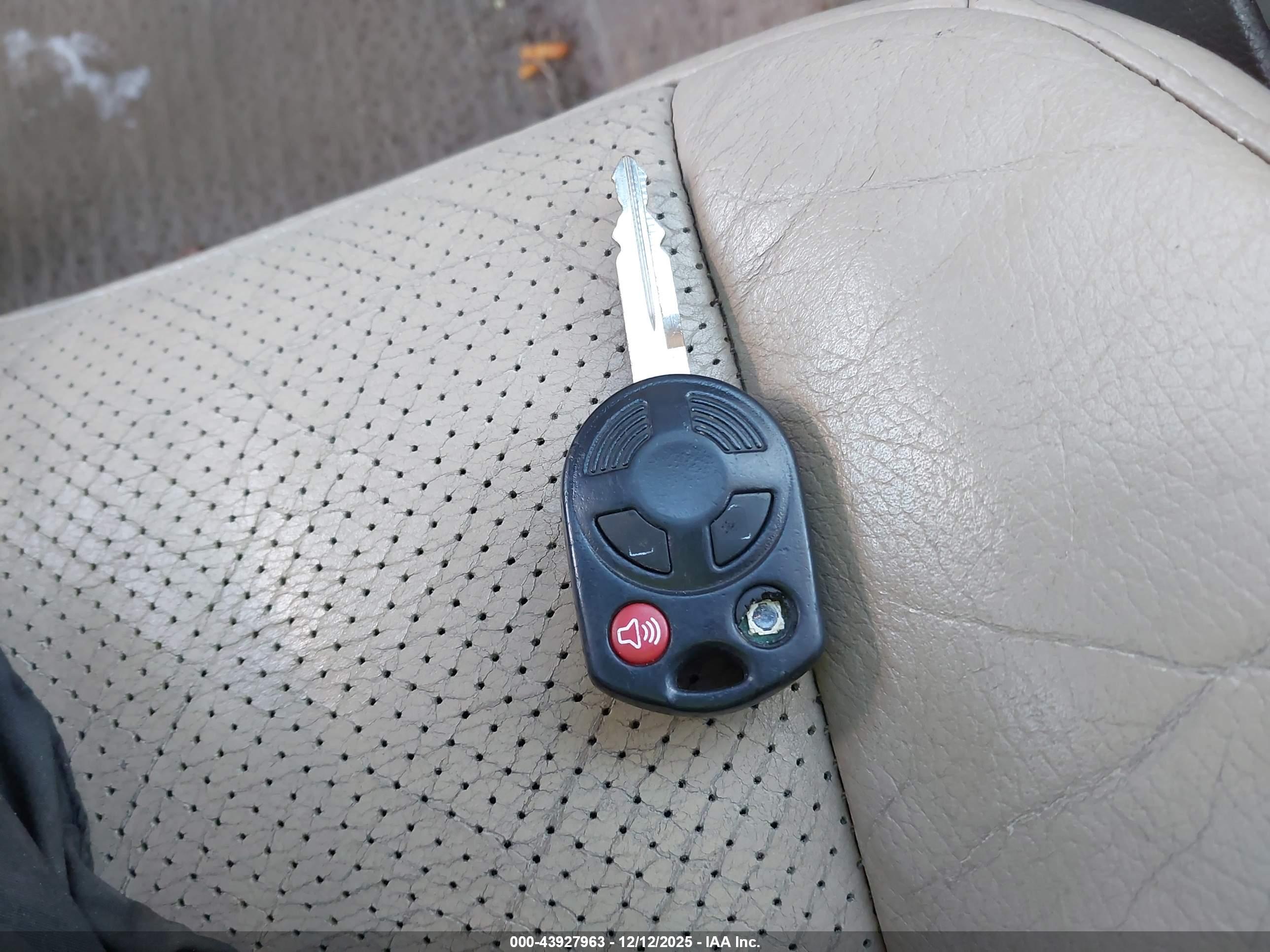 FORD EXPEDITION image 11