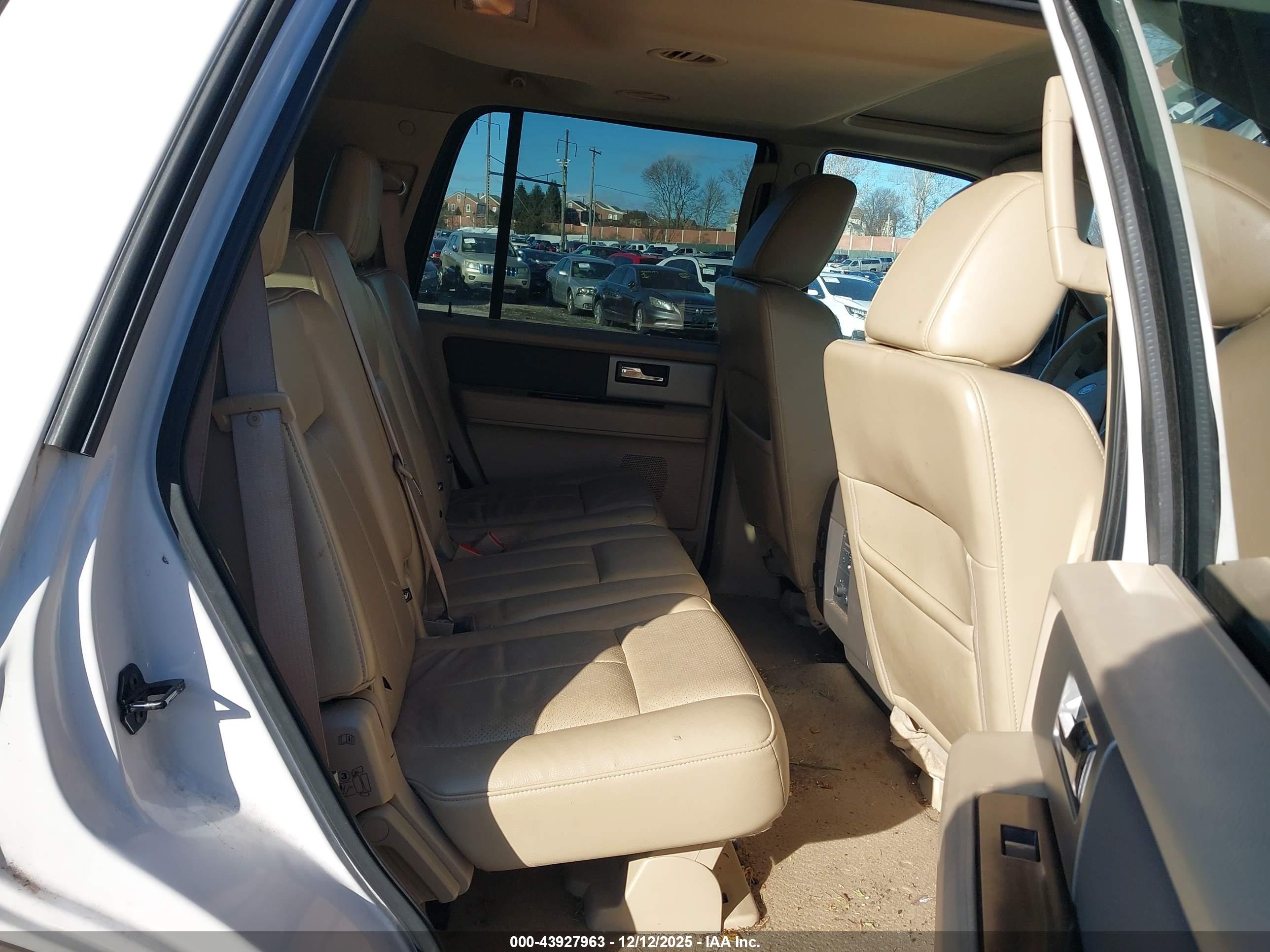 FORD EXPEDITION image 8