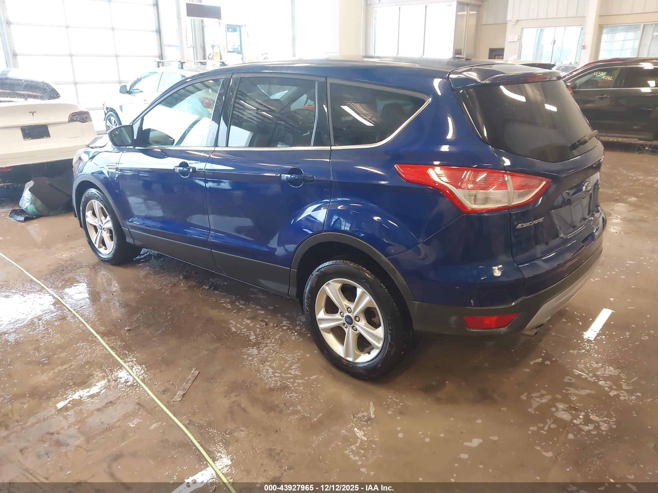 FORD ESCAPE image 3