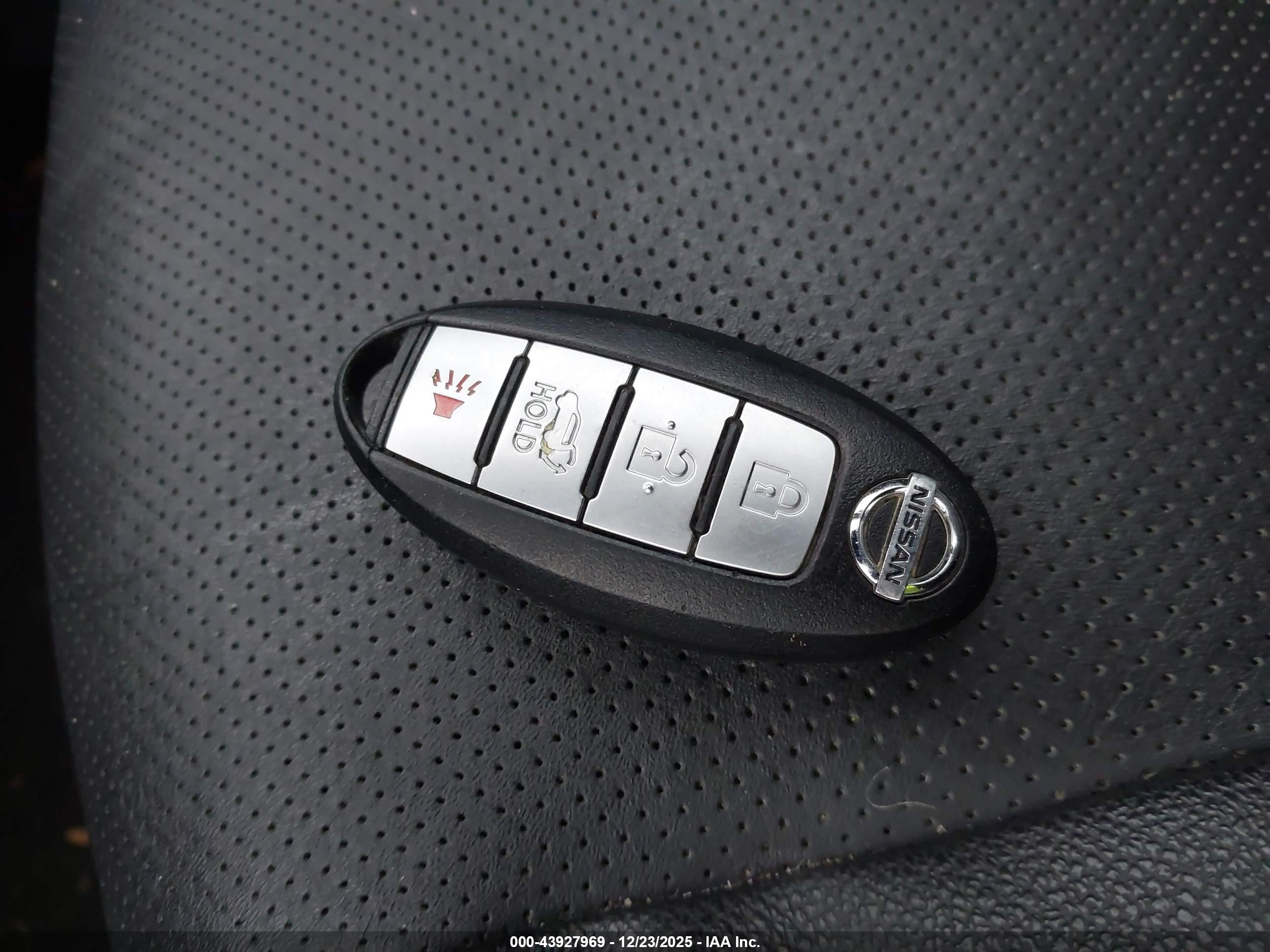 NISSAN ROGUE image 11