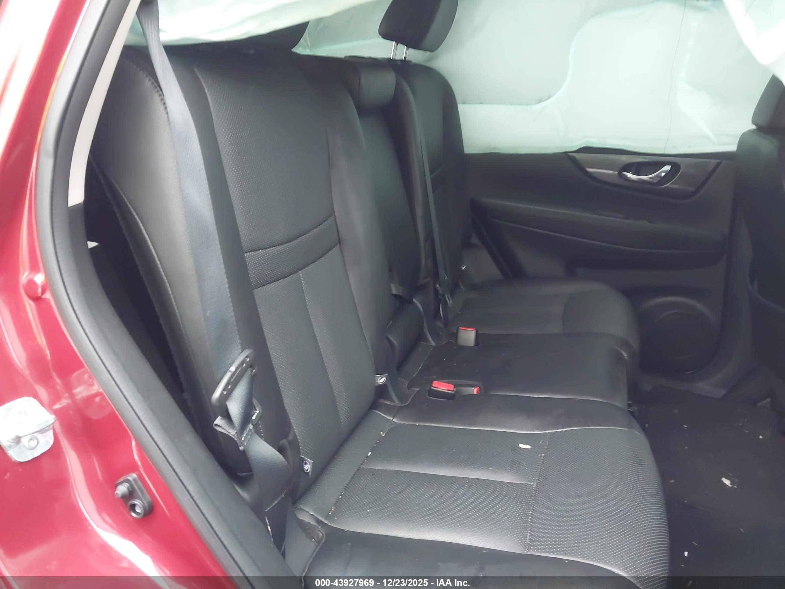 NISSAN ROGUE image 8