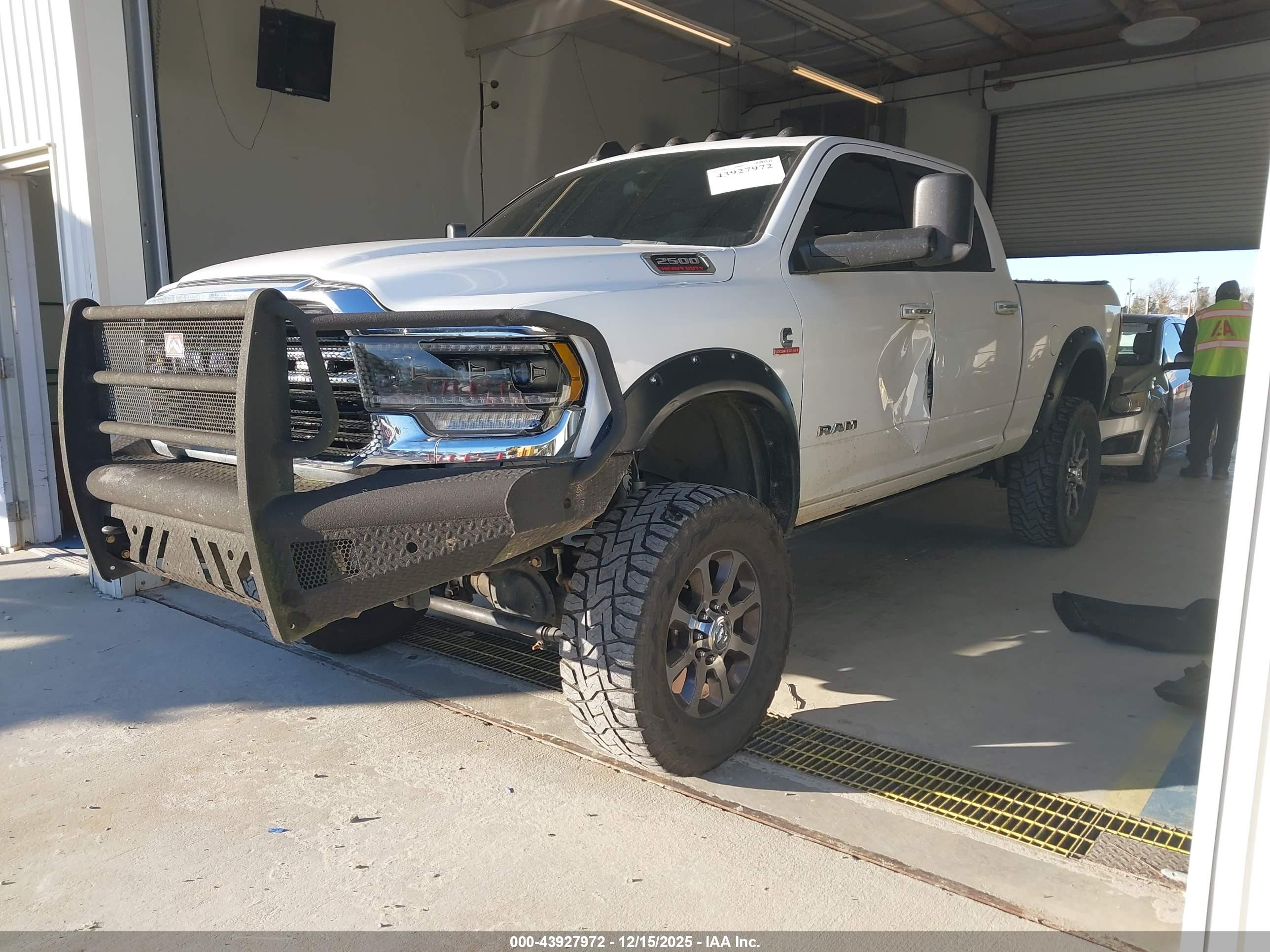 RAM 2500 image 2