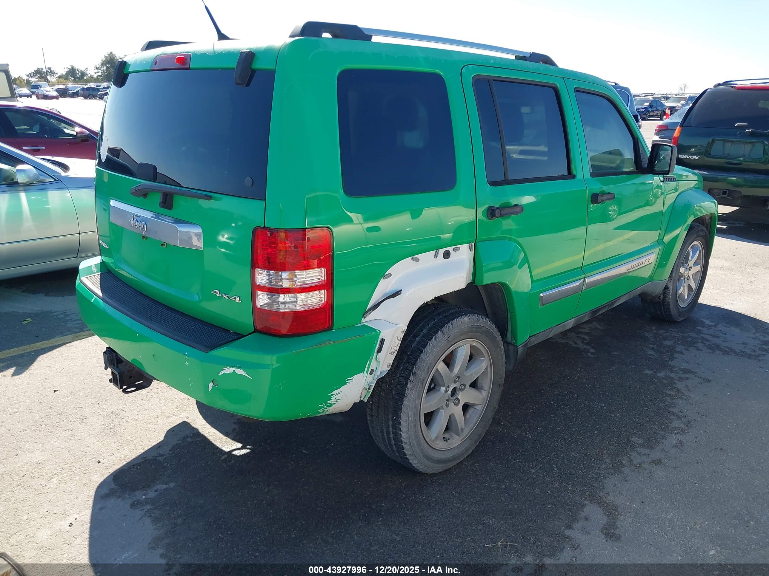 JEEP LIBERTY image 4