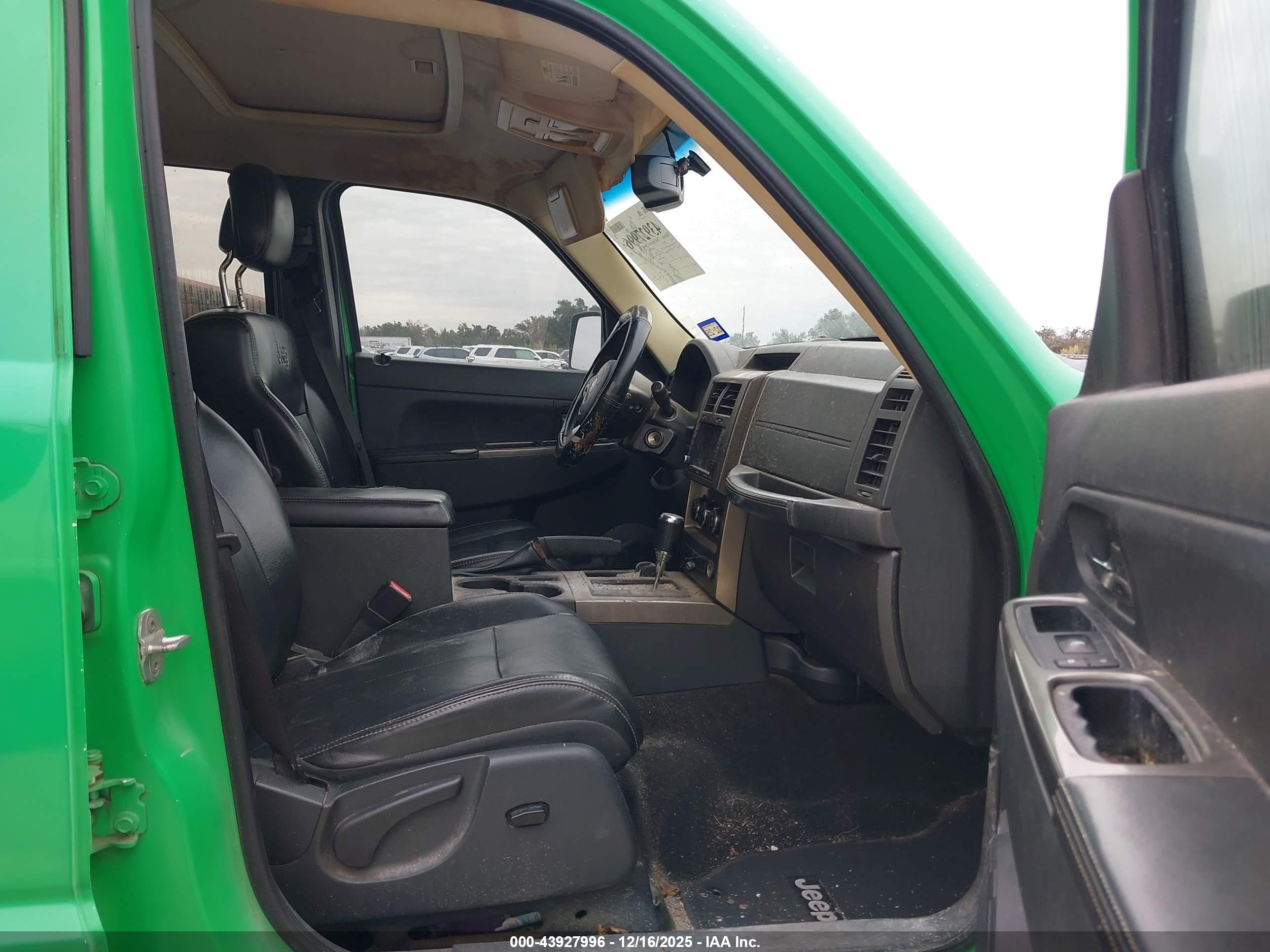 JEEP LIBERTY image 5