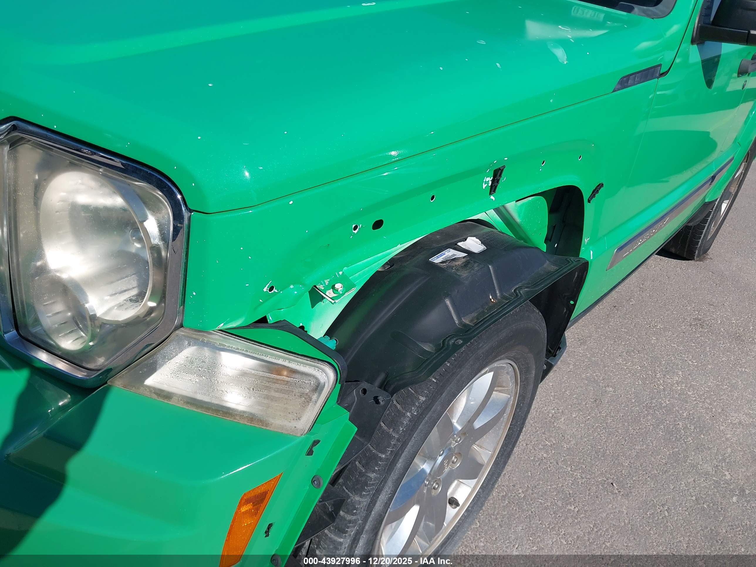 JEEP LIBERTY image 6