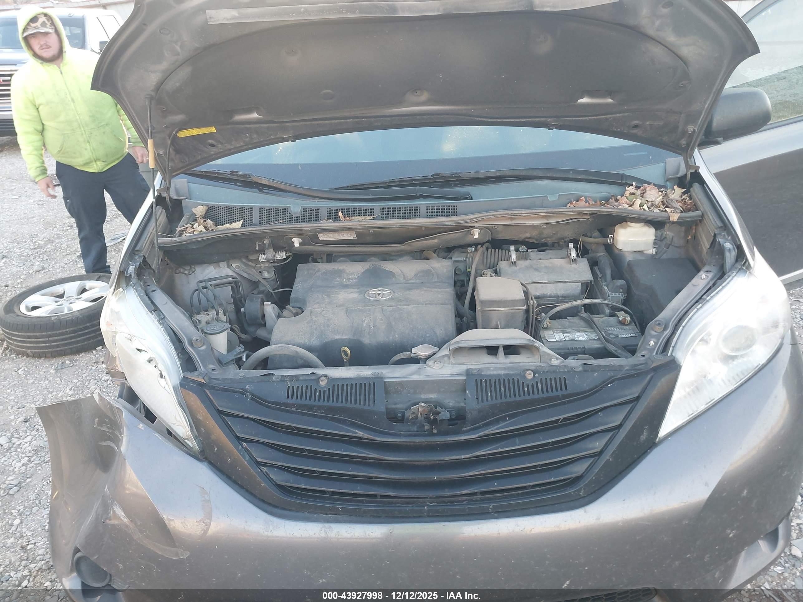 TOYOTA SIENNA image 10