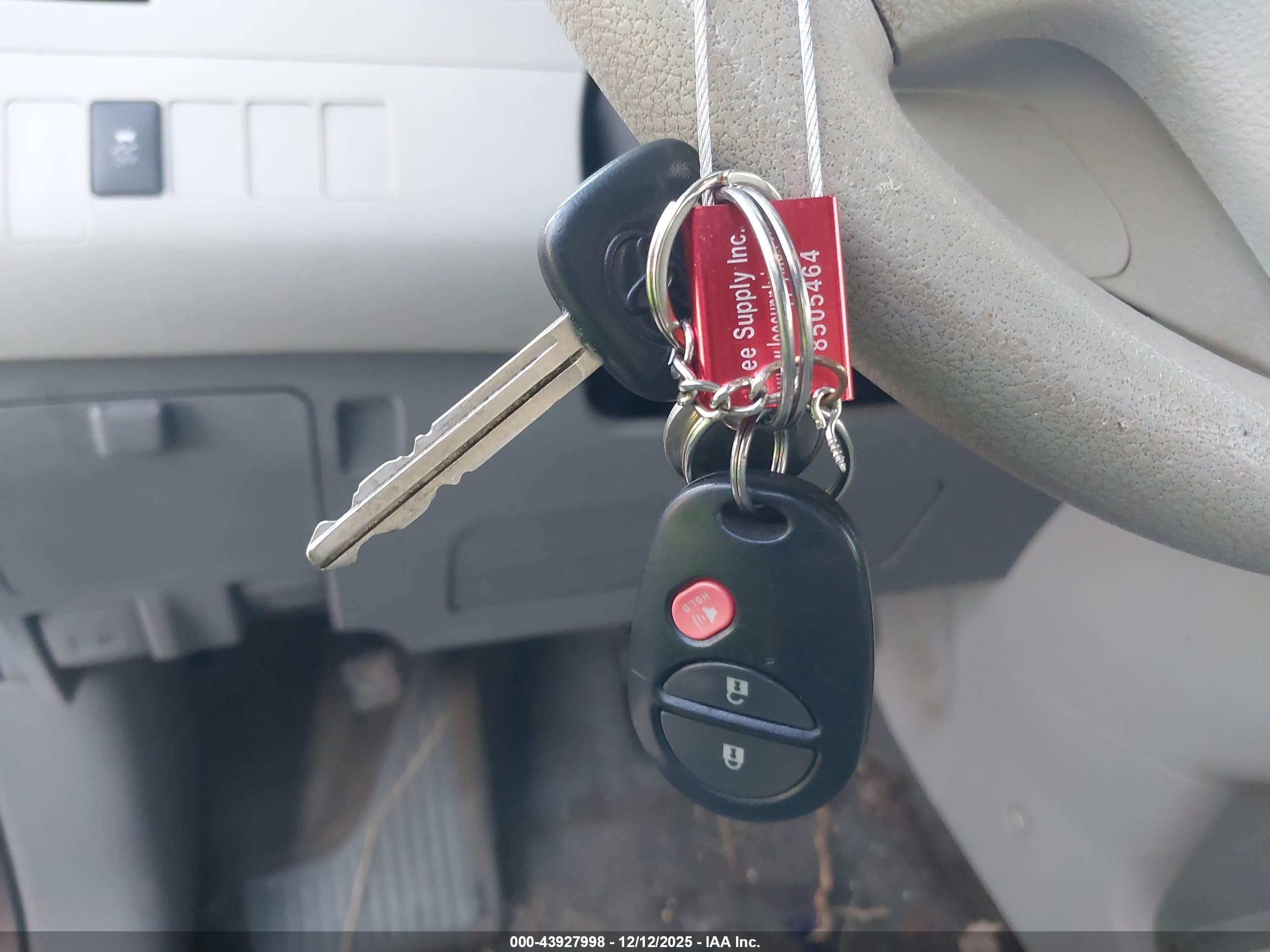 TOYOTA SIENNA image 11