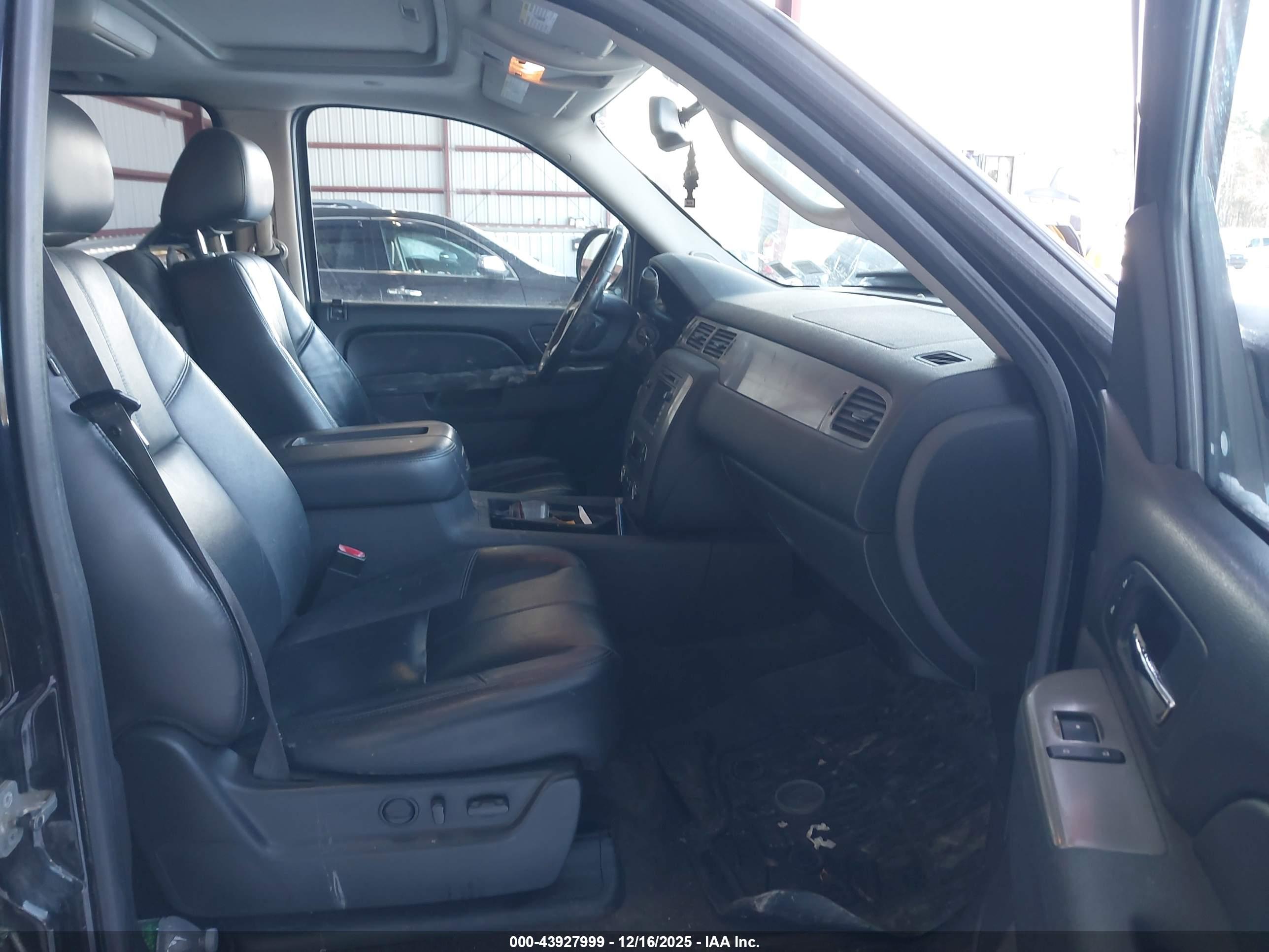 CHEVROLET TAHOE image 5