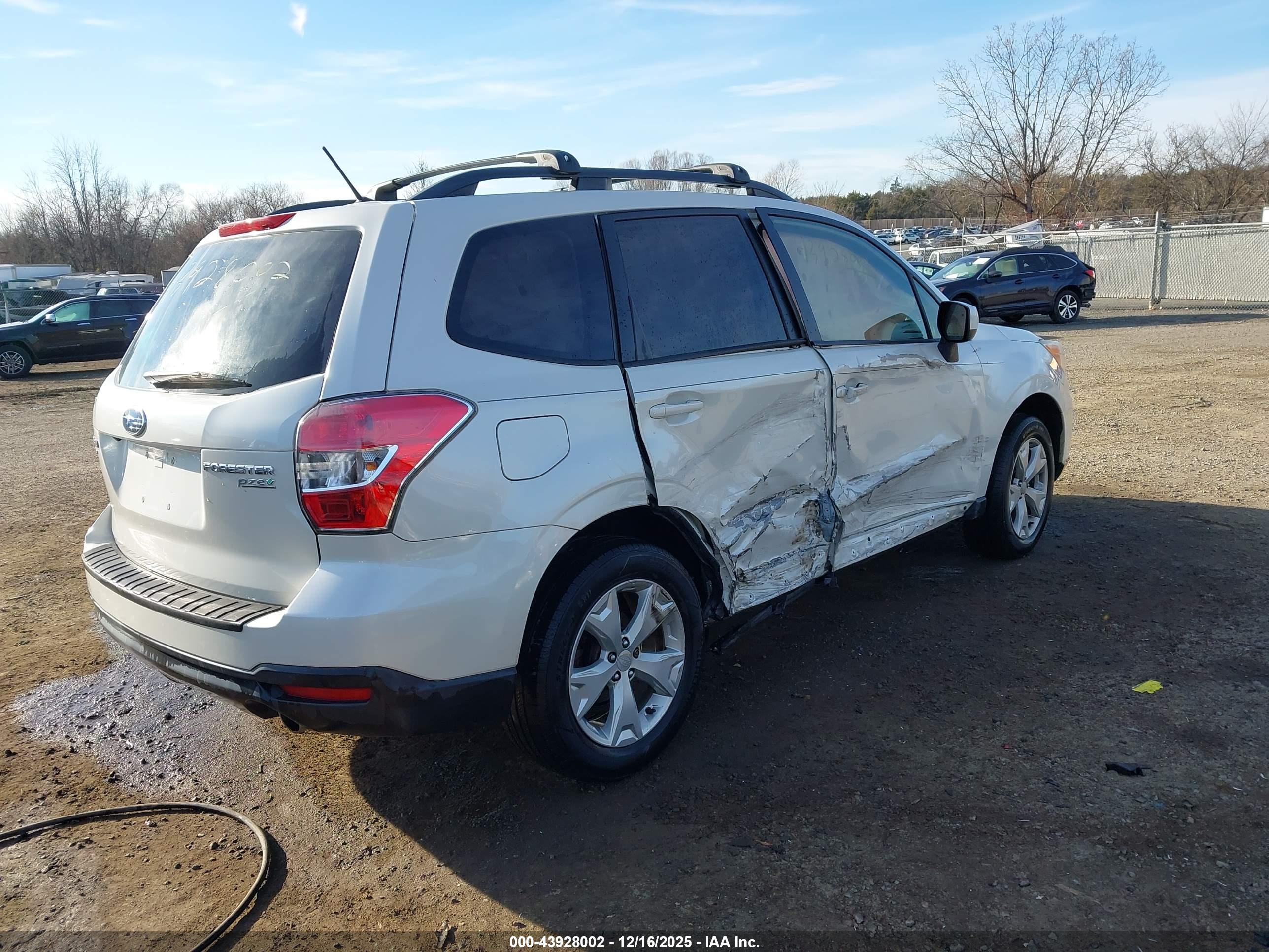 SUBARU FORESTER image 4