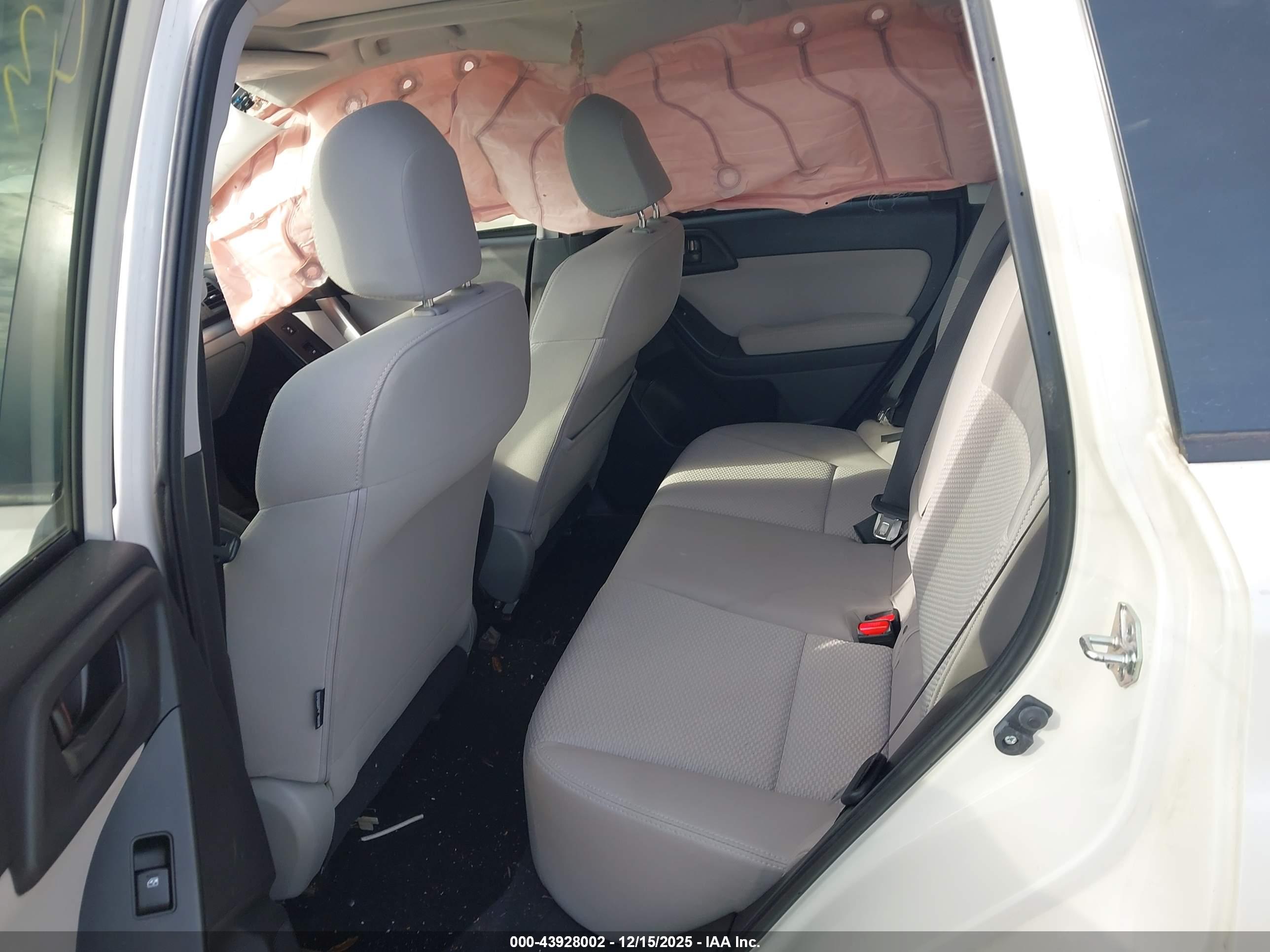 SUBARU FORESTER image 8